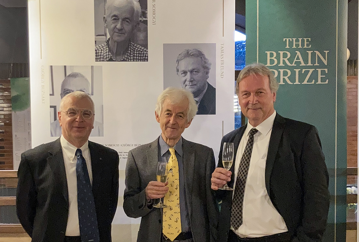 A magyar Agy-díjasok a 10 éves Brain Prize gálavacsoráján 2021-ben: Buzsáki György, Somogyi Péter és Freund Tamás (balról jobbra).
