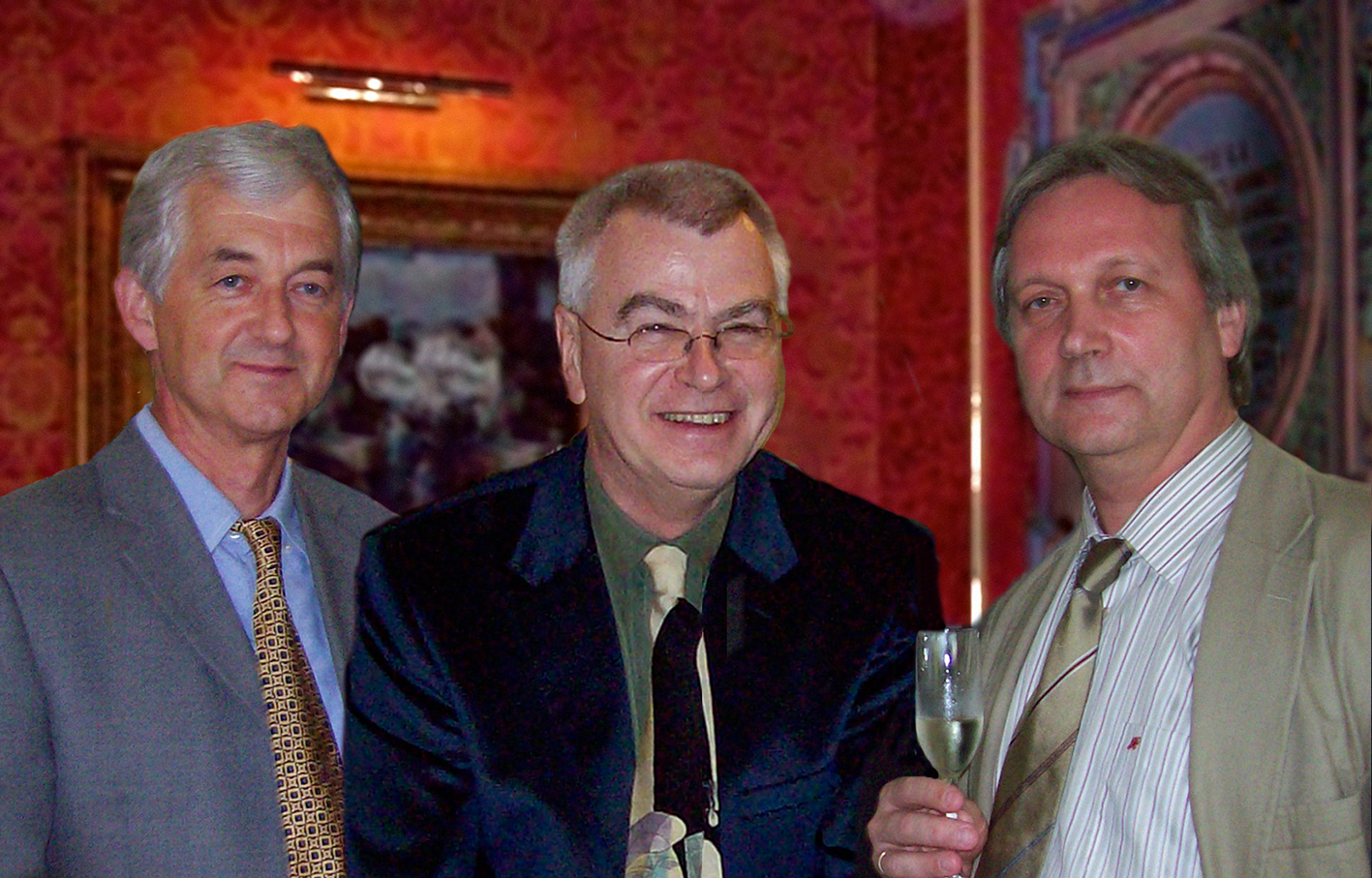 Somogyi Péter, Buzsáki György és Freund Tamás (balról jobbra) neurobiológusok a Magyar Tudományos Akadémián 2010-ben. Egy évvel később ők nyerték az elsőként 2011-ben kiosztott Agy-díjat.
