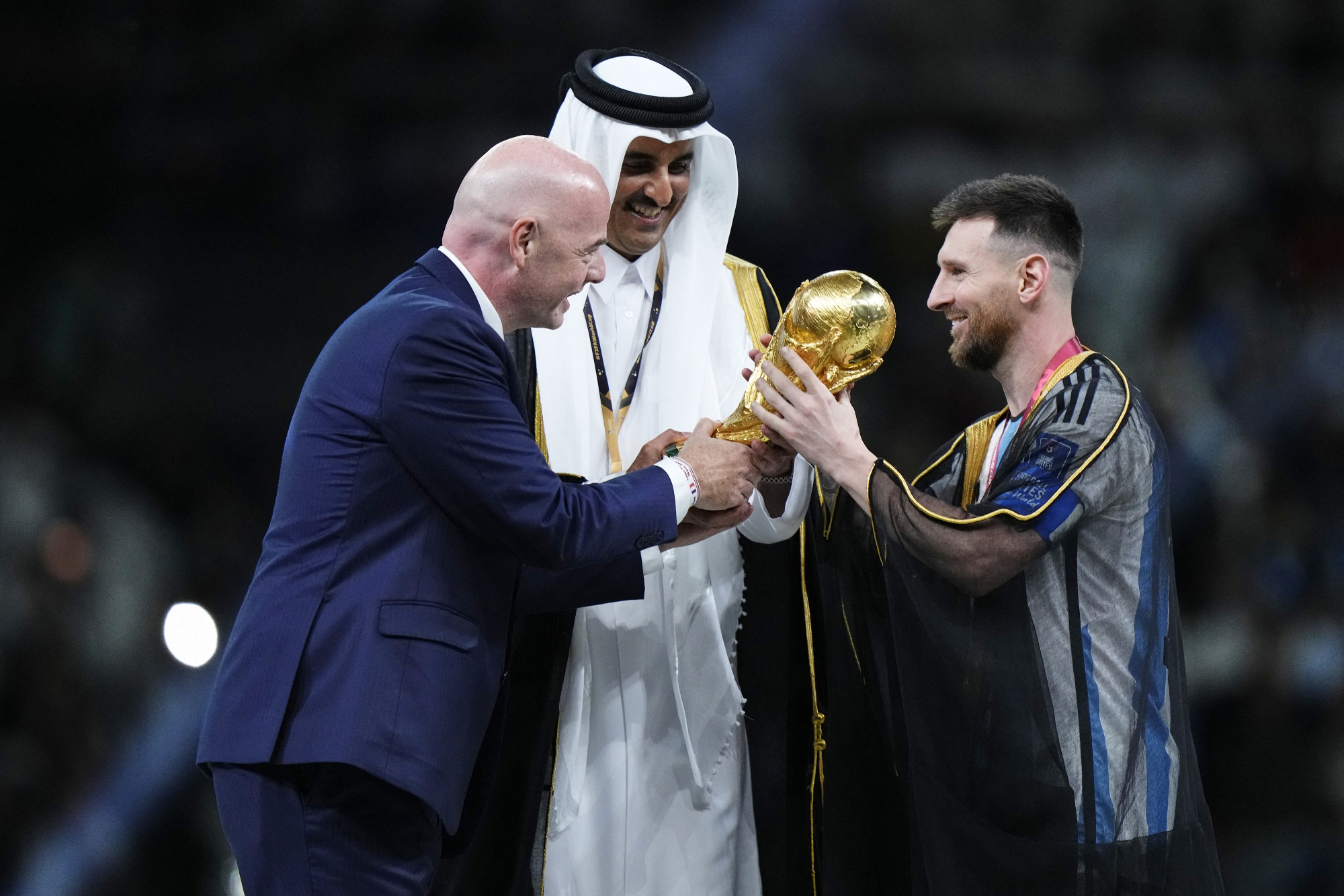 A FIFA-elnök, az emír és Lionel Messi