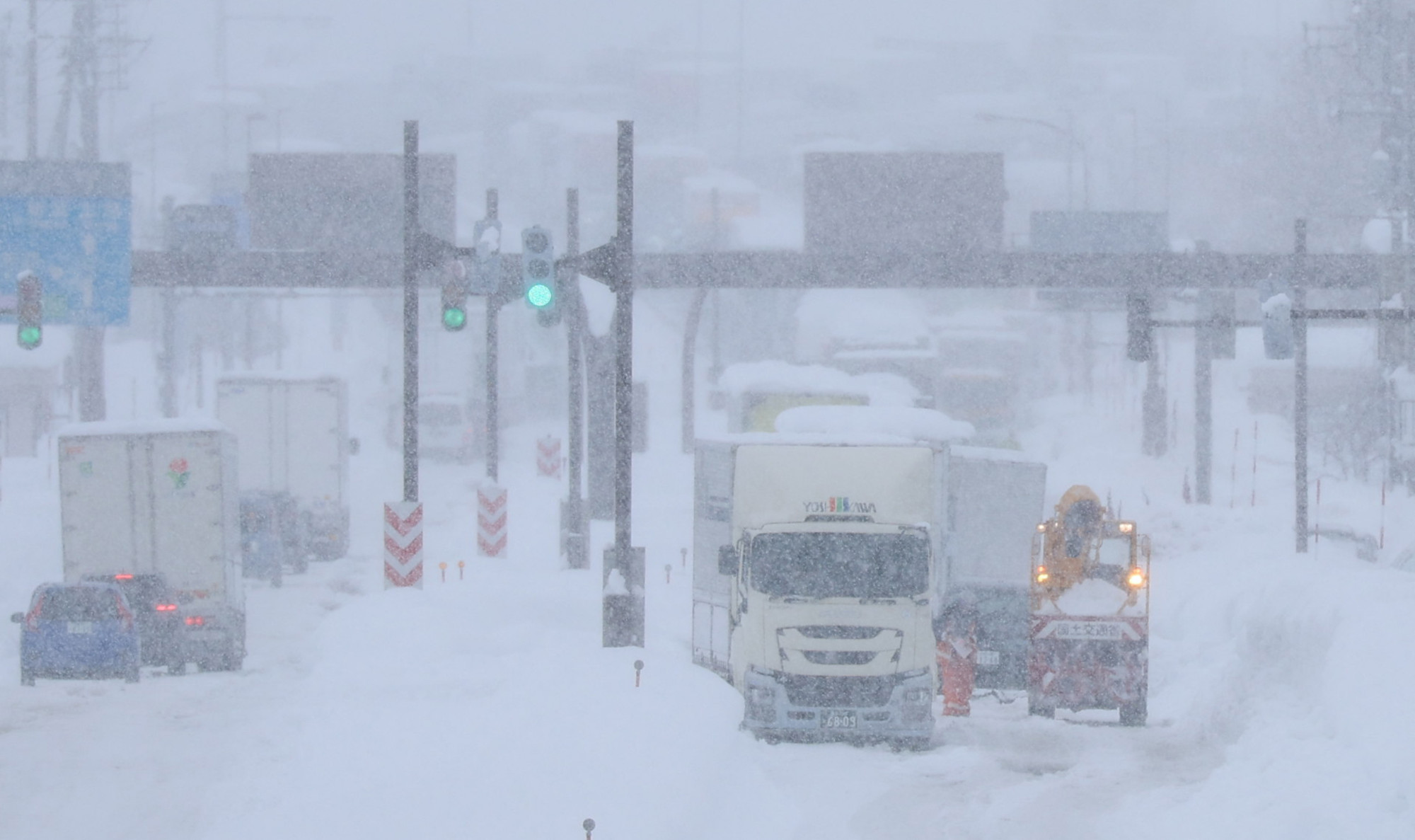 Hárman meghaltak a heves havazás miatt Japánban