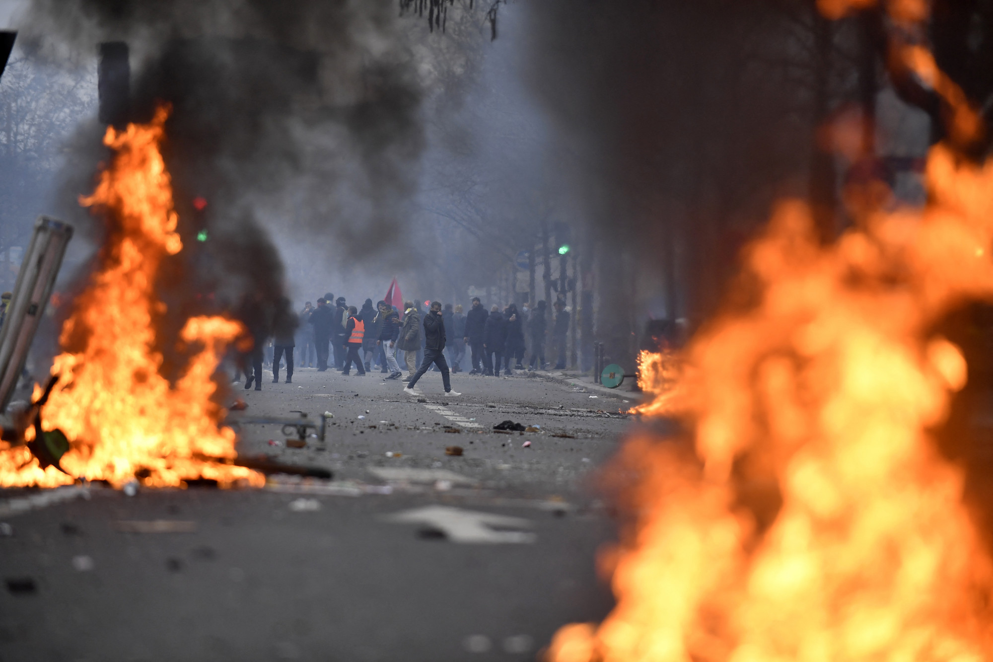 Újra összecsaptak a rendőrökkel a kurd tüntetők Párizsban