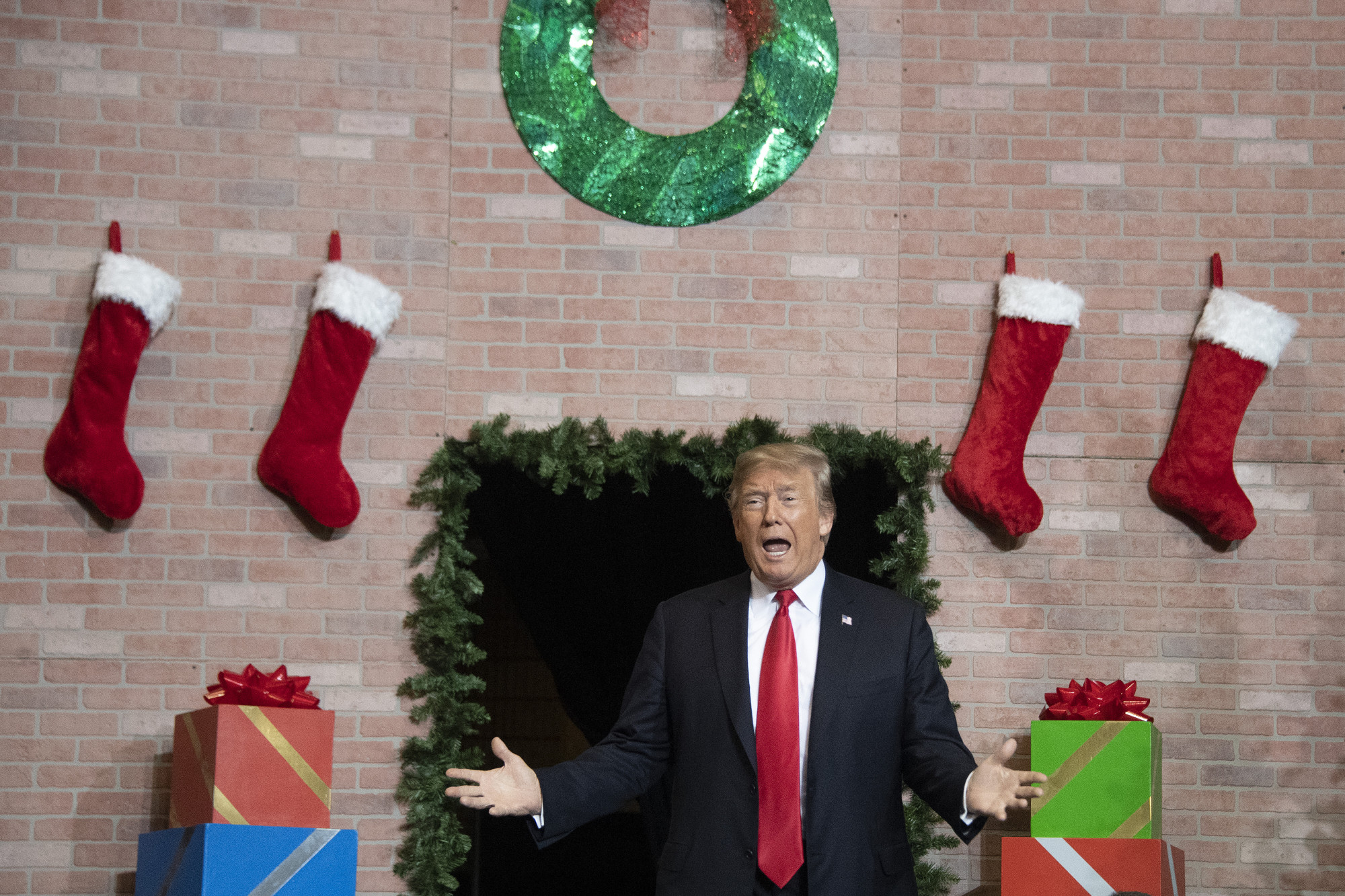 Donald Trump karácsonyi üdvözletében látnoknak nevezte magát és közölte, hogy az USA haldoklik