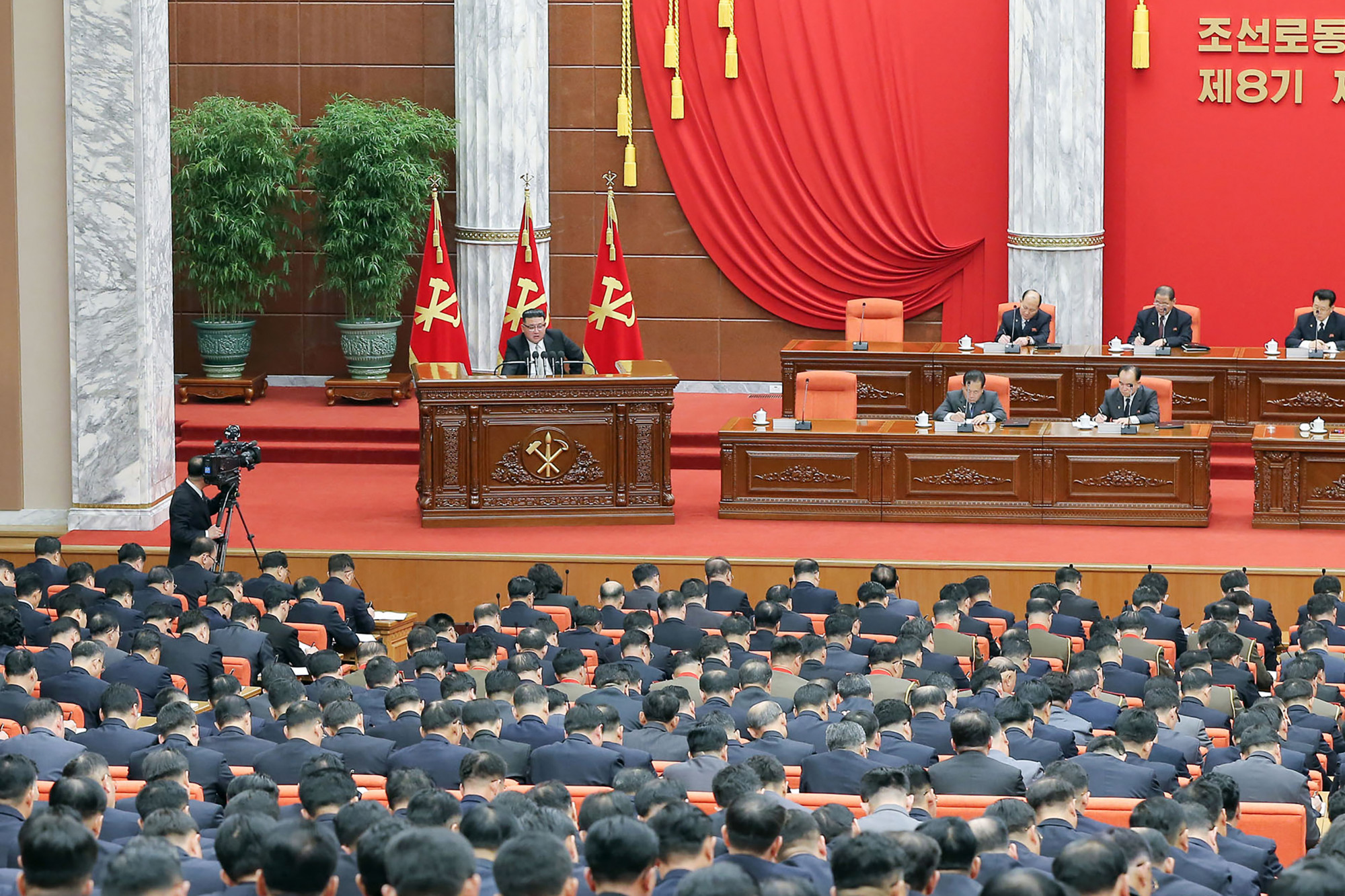 Menesztették Észak-Korea második legbefolyásosabb katonai vezetőjét