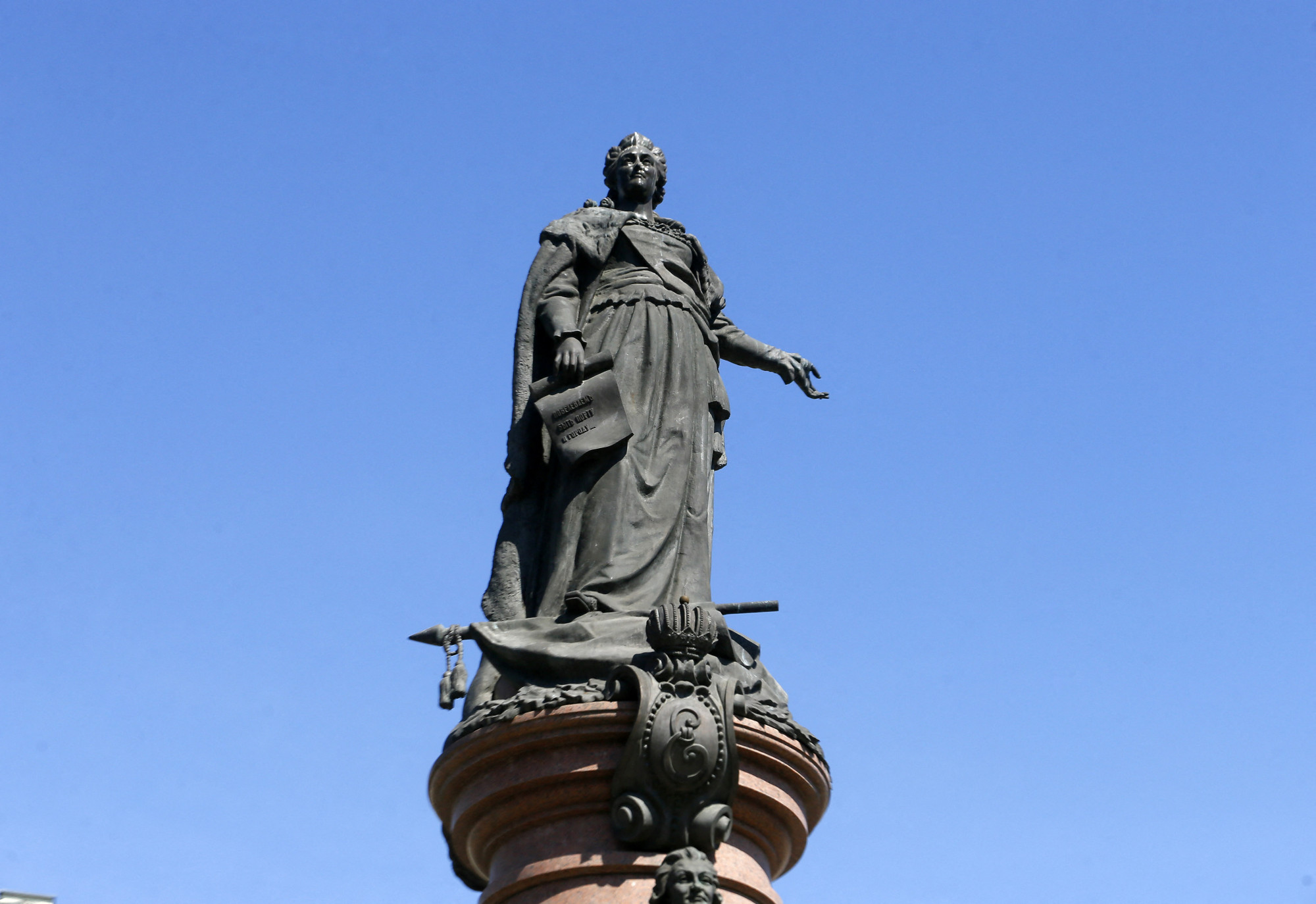 Lebontották Nagy Katalin szobrát Odeszában