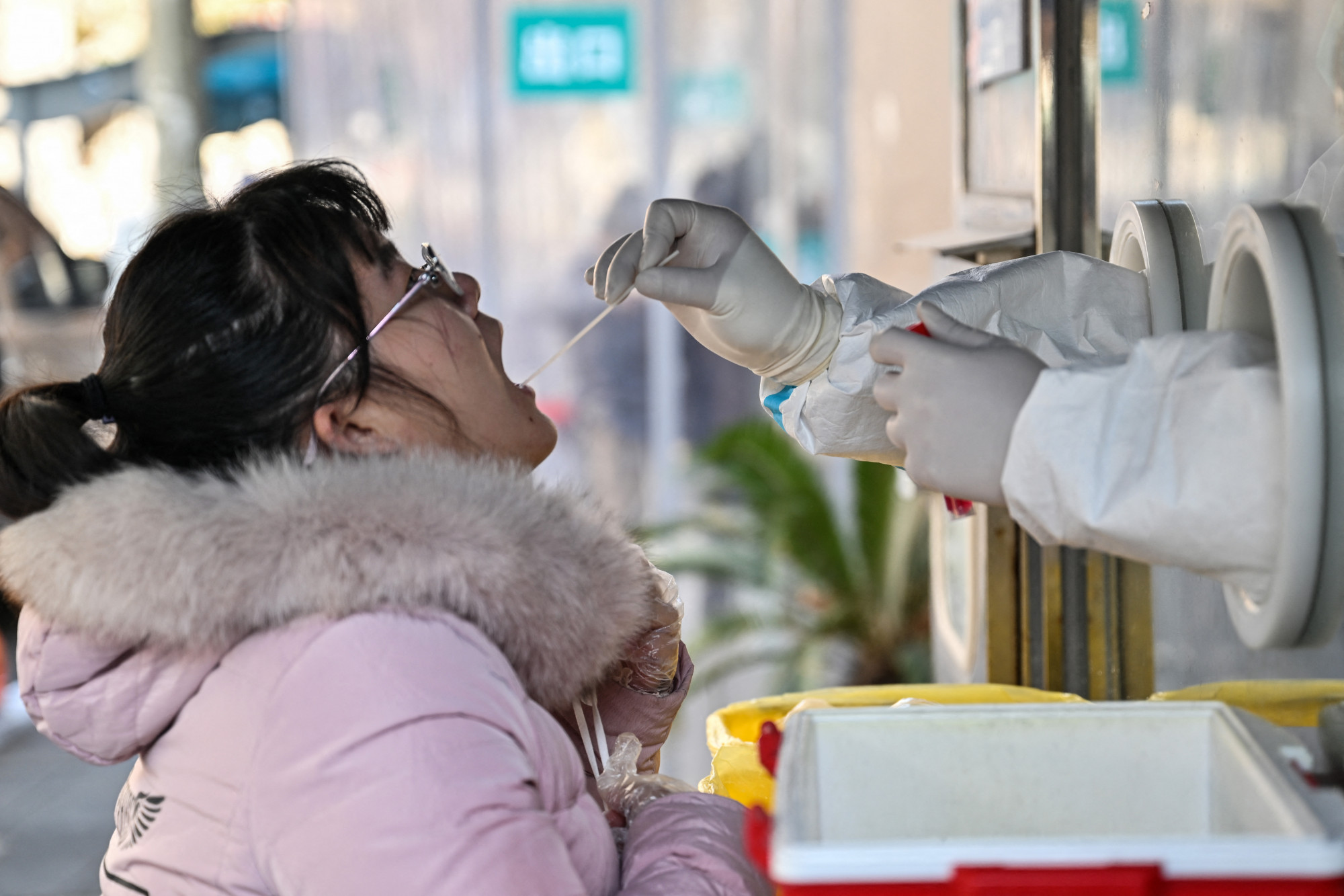 Kötelező lesz a koronavírus-teszt az USA-ba érkező kínaiaknak