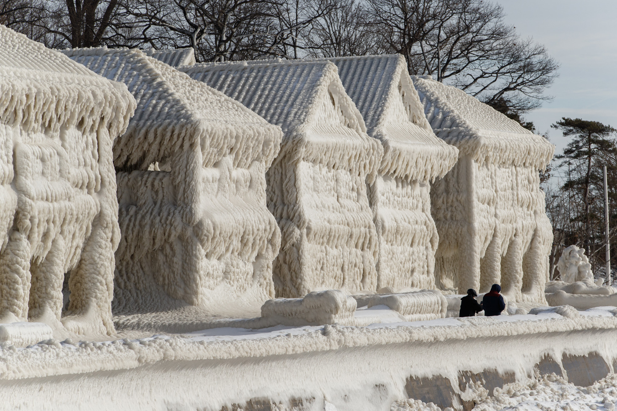 Napokig álltak harminc centis jég alatt egy kanadai kisvárosban a házak