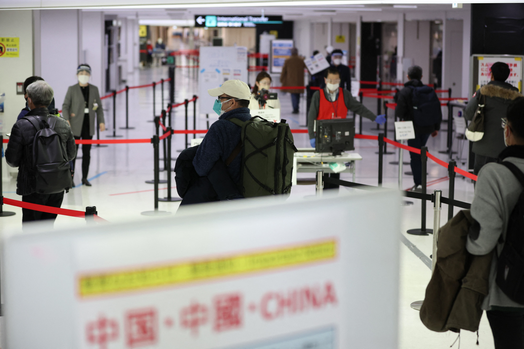 Naponta kilencezren halhatnak meg Kínában a koronavírus miatt