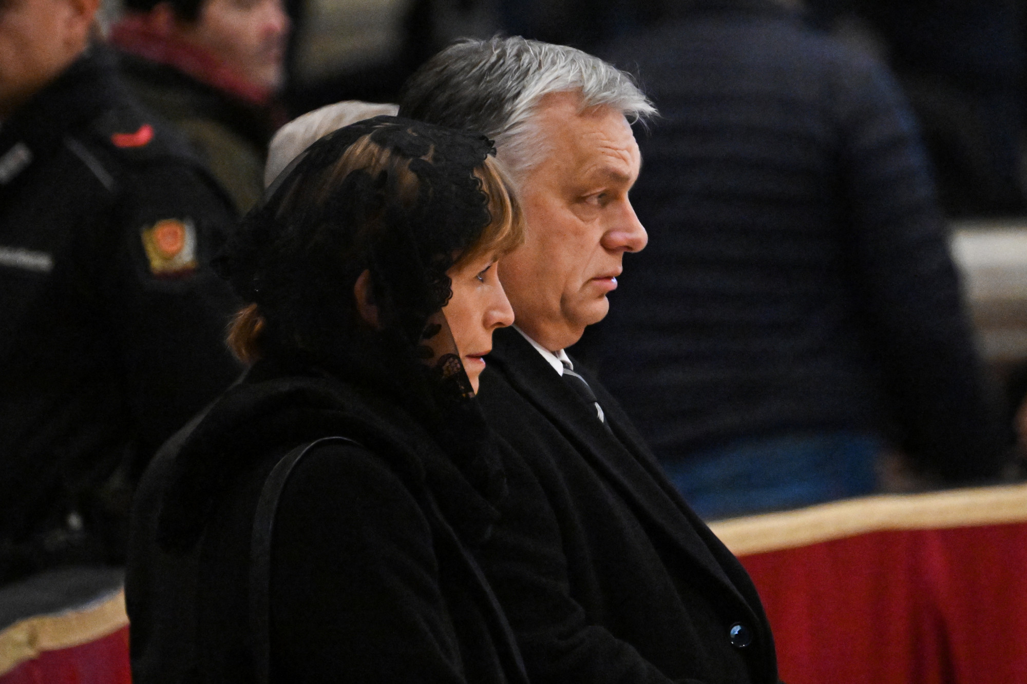 Orbán Viktor és felesége is lerótta kegyeletét XVI. Benedek ravatalánál