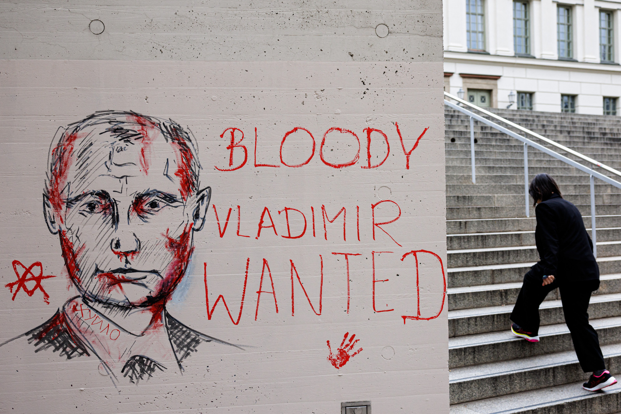Putyint pont a legnyilvánvalóbb bűne miatt nem állíthatják bíróság elé