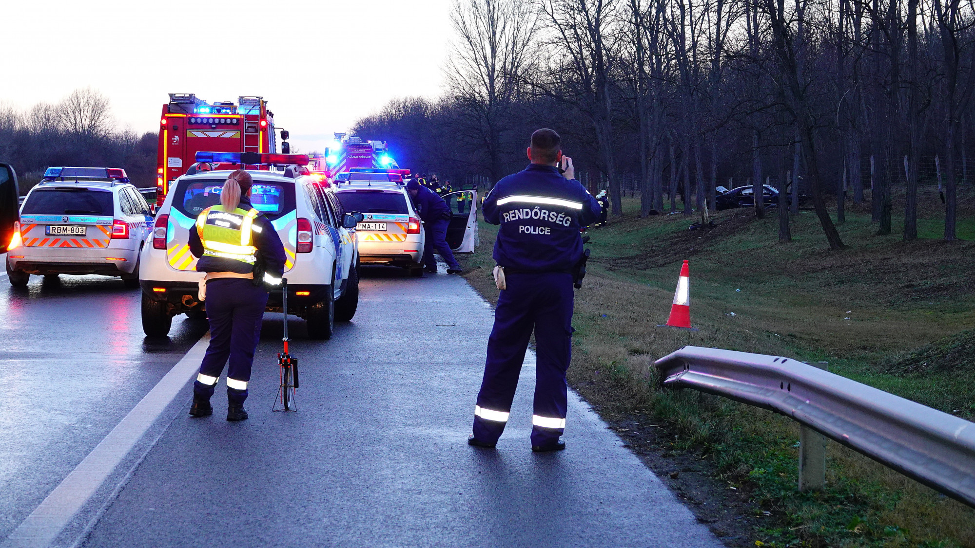 Migránsokkal teli autó balesetezett az M5-ösön, egy gyerek meghalt