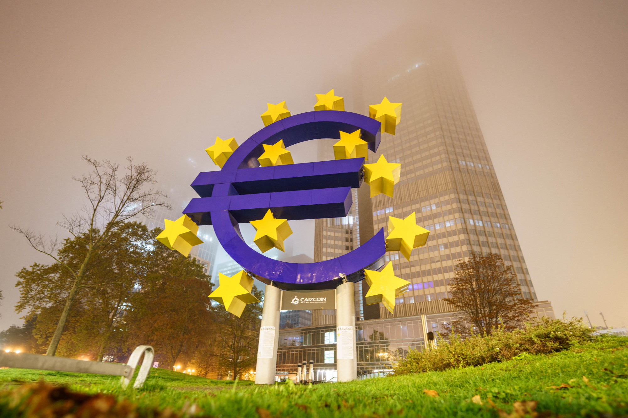 Egy számjegyűre esett vissza az infláció az eurózónában