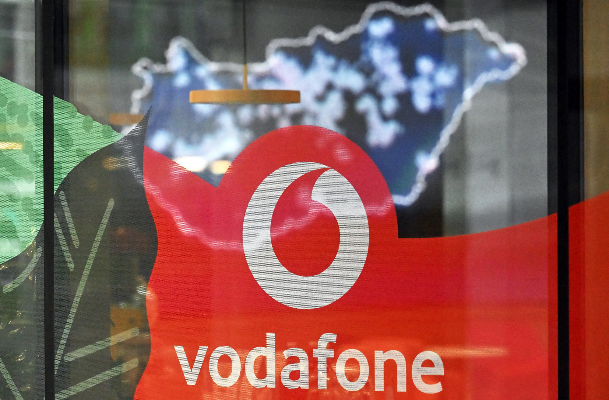 MSZP: Nincs magyar nyelvű szerződés, érvénytelen a Vodafone-üzlet