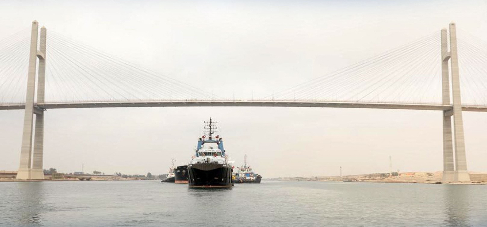 Zátonyra futott egy ukrán gabonát szállító hajó a Szuezi-csatornában