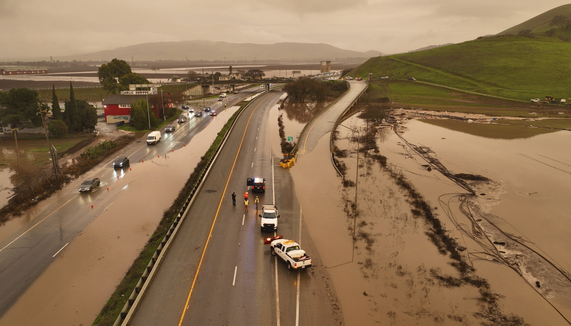 Tízezreket kellett evakuálni Kaliforniában az áradások miatt