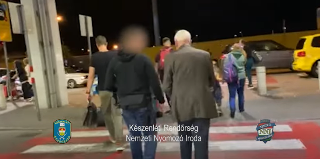 A vád szerint egy idős ír férfi Magyarországon keresztül csempészett khatot Tanzániából Angliába