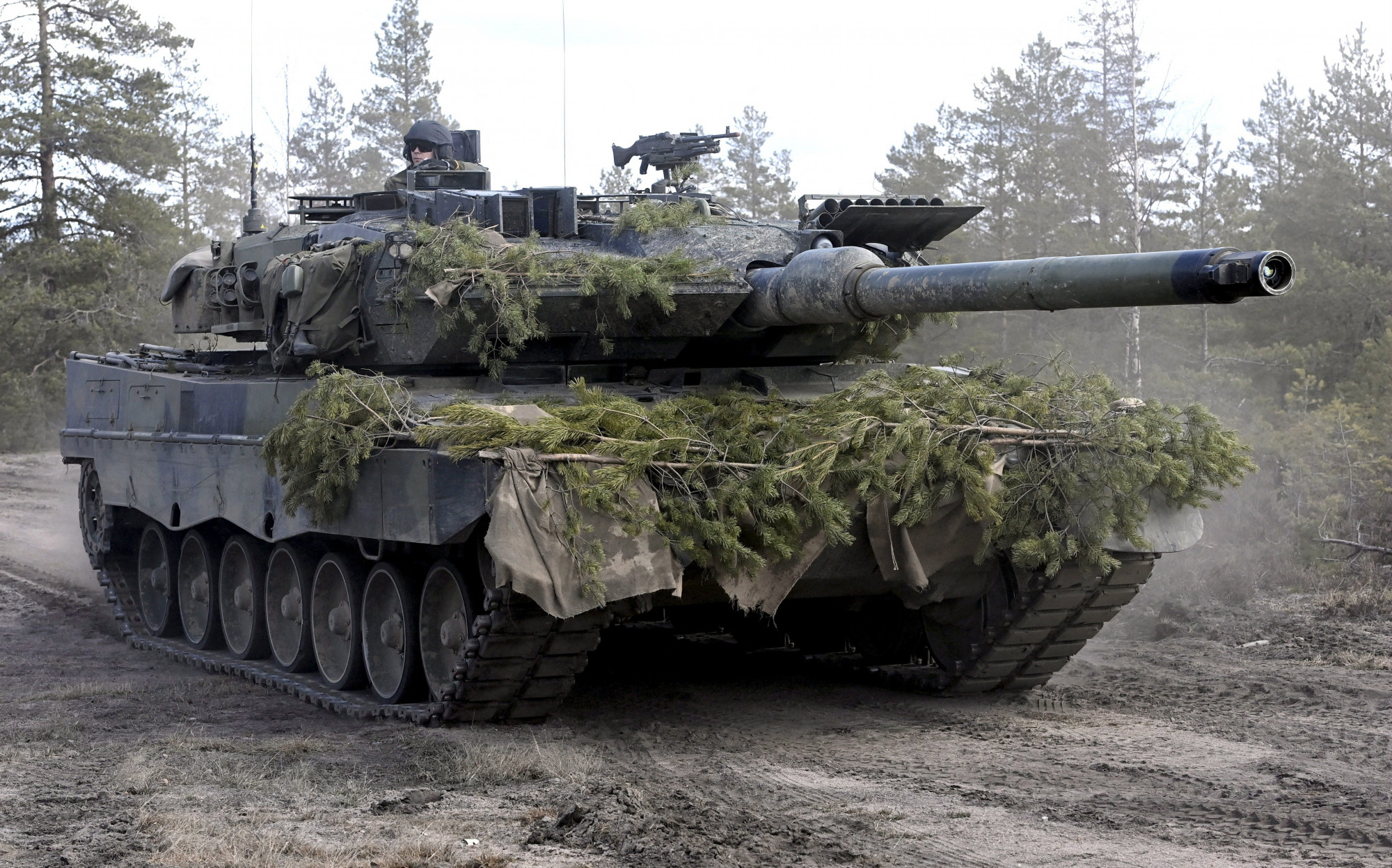 Finnország is adna Leopard tankokat Ukrajnának