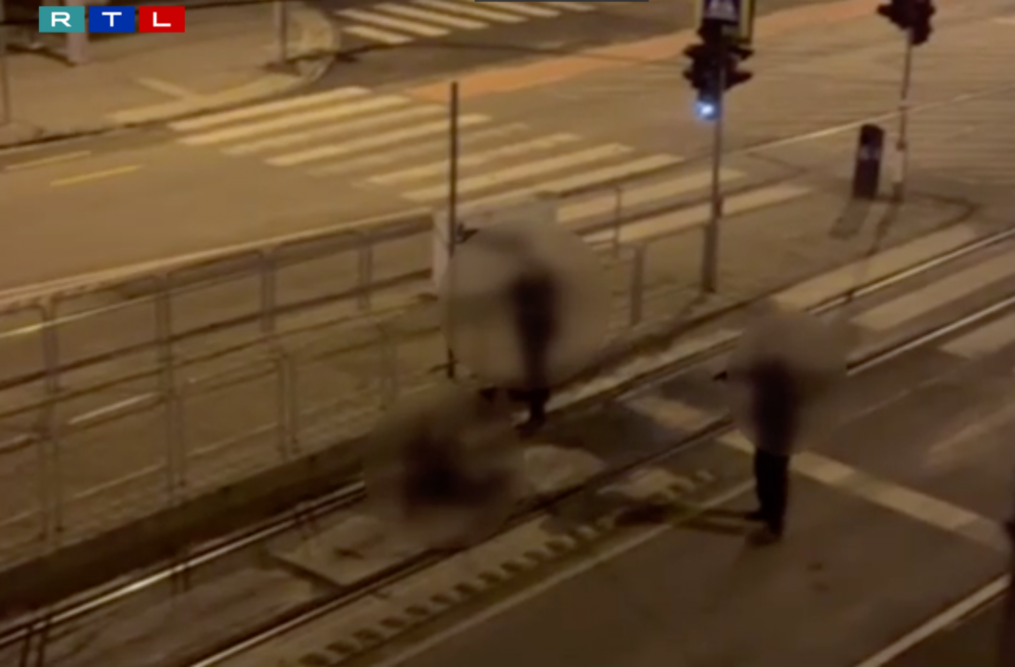 Videón, ahogy lábon lövik a rendőrgyilkost Újbudán