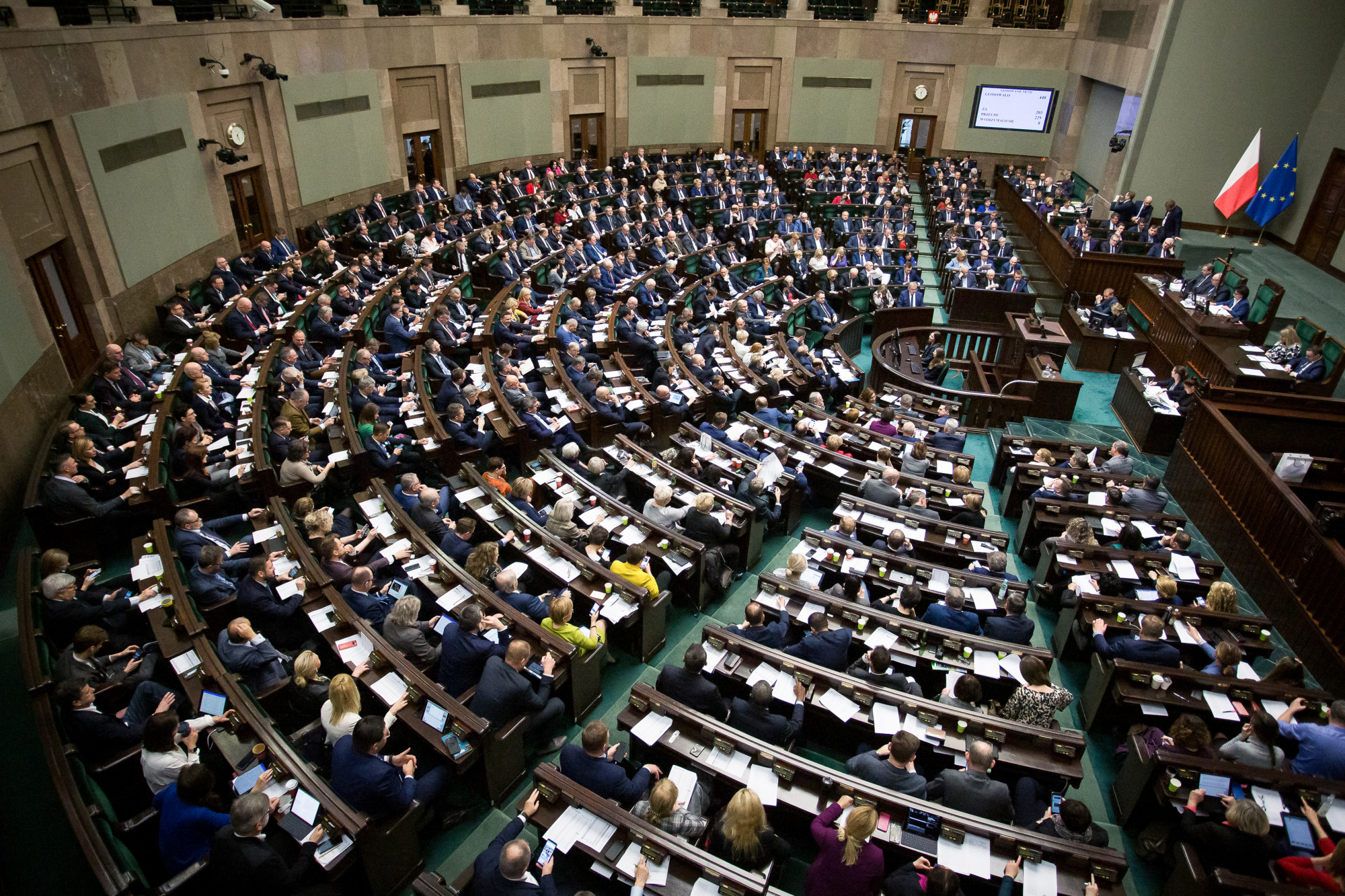 A lengyel szejm elfogadta az uniós helyreállítási terv feltételéül szabott törvénymódosítást