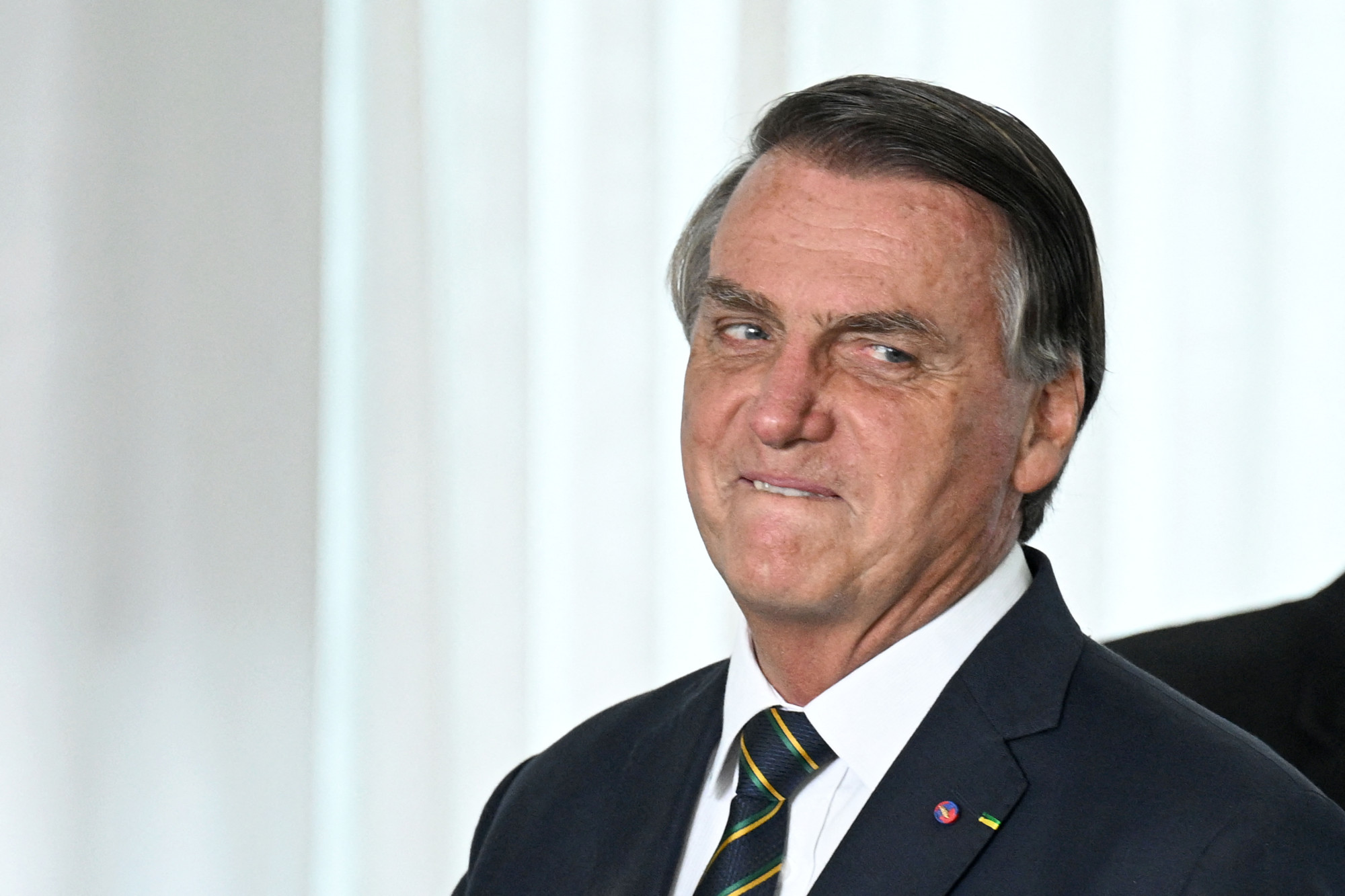 Bolsonaro Eln ki Hitelk rty j val Egy Olyan Vend gl ben Fizettek 21 