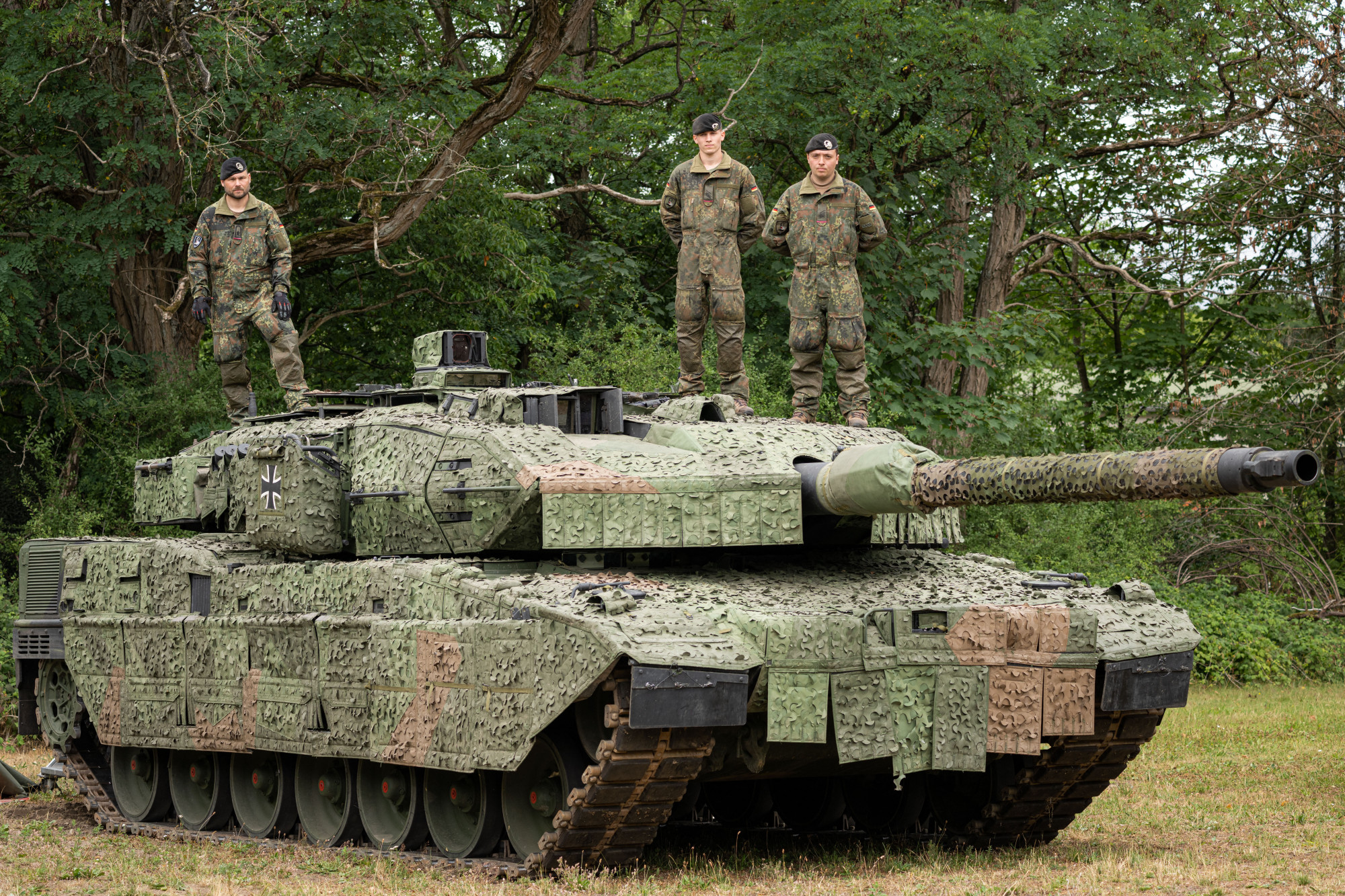 Indulnak a német Leopard tankok Ukrajnába