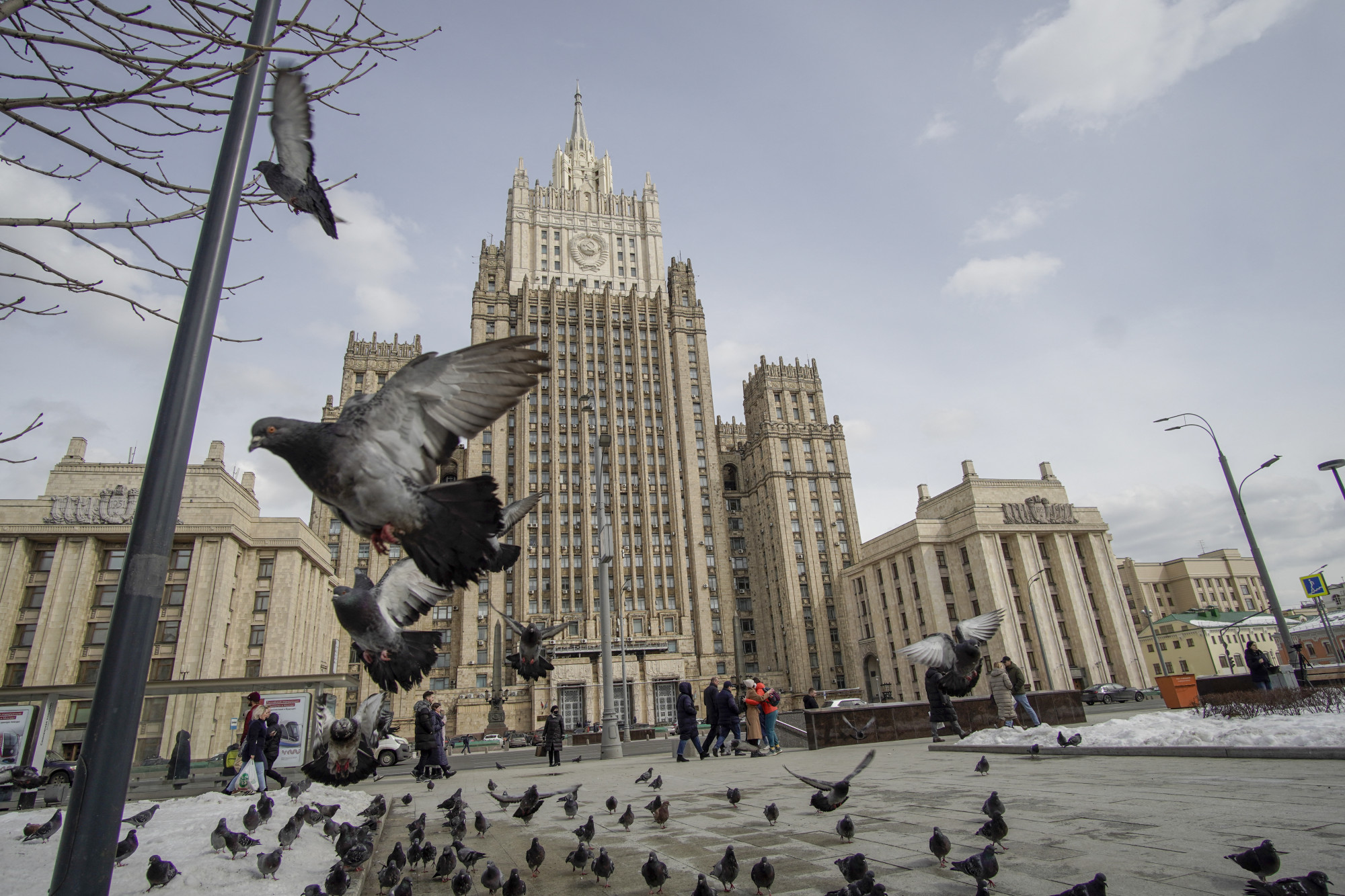 Az orosz kormány kiutasítja a moszkvai észt nagykövetet, ezt Észtország és Lettország sem hagyta válasz nélkül