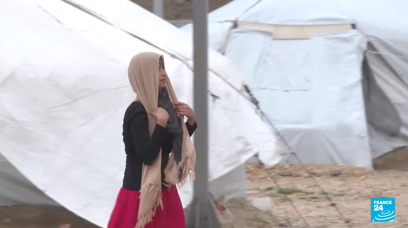 Franciaország hazatelepített több mint 40 nőt és gyereket, akiket szíriai dzsihádista táborokban tartottak fogva