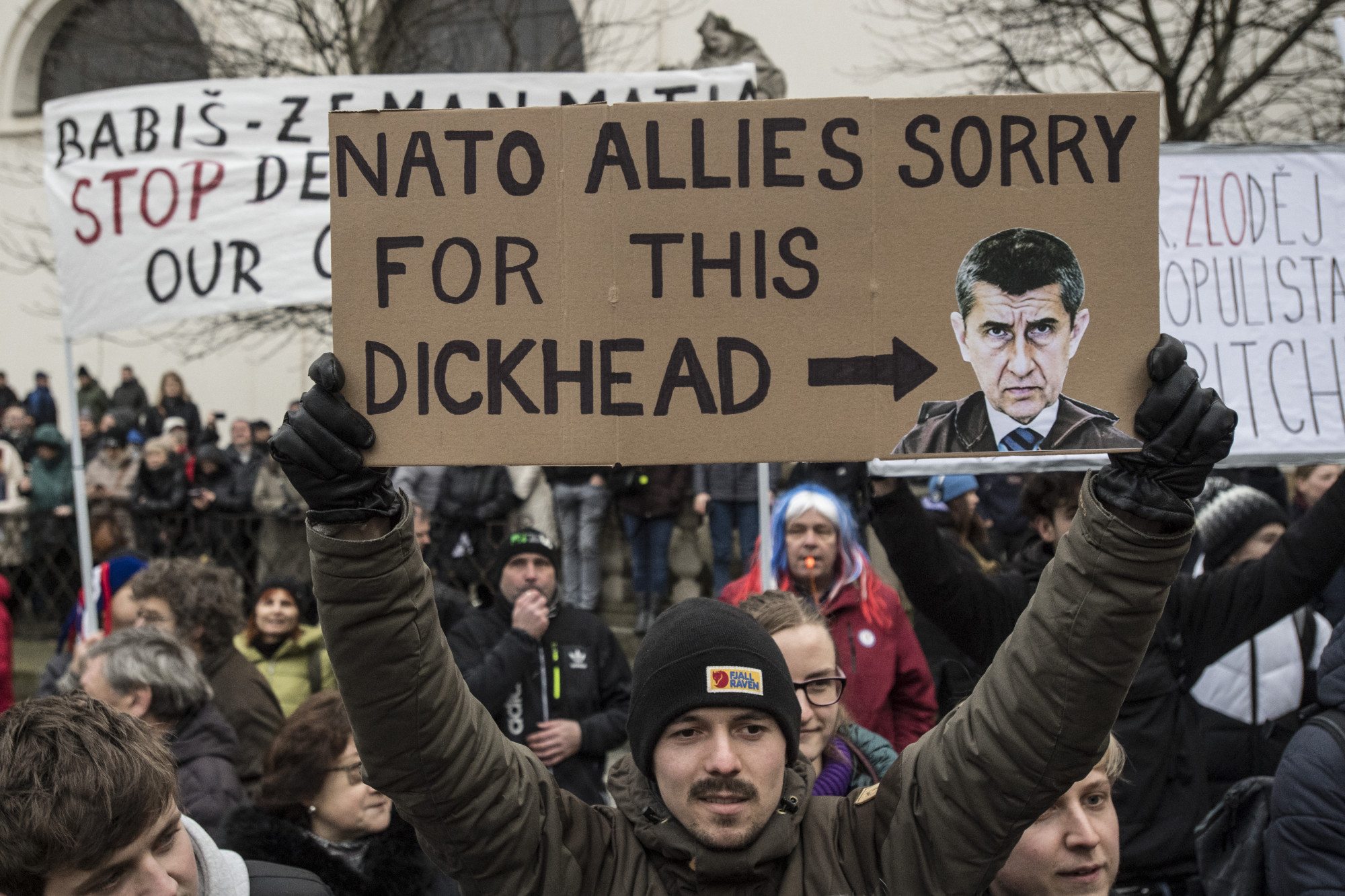 Egy brnói tüntető elnézést kér Babiš miatt a NATO-szövetségesektől