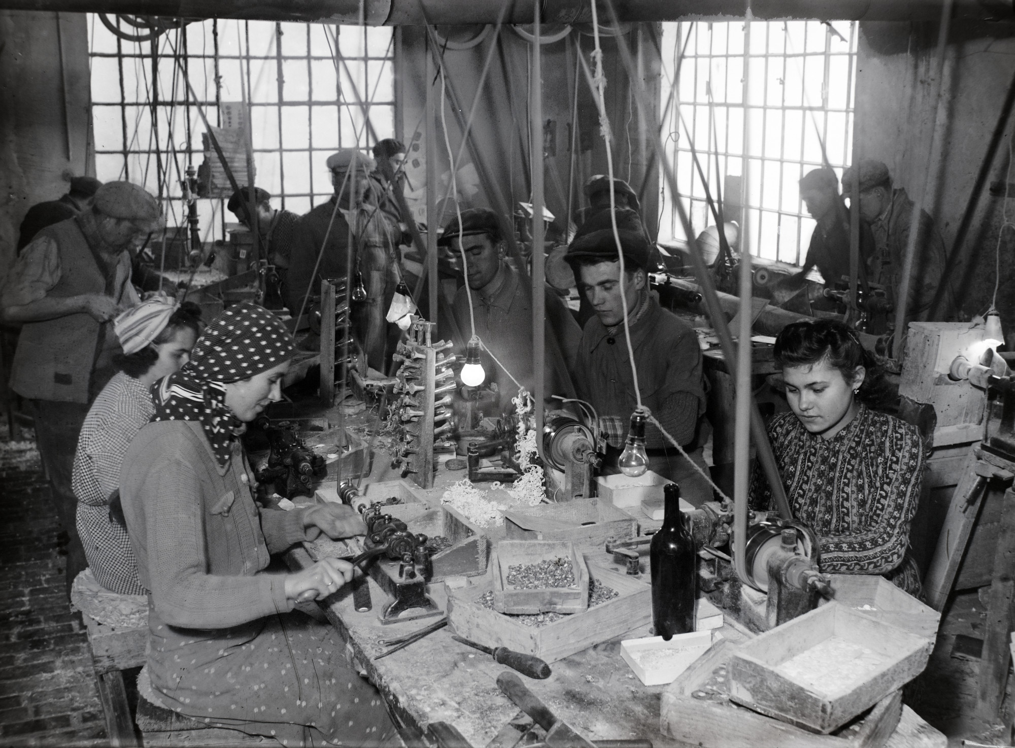 Gombgyártó műhely az 1930-as évek végén