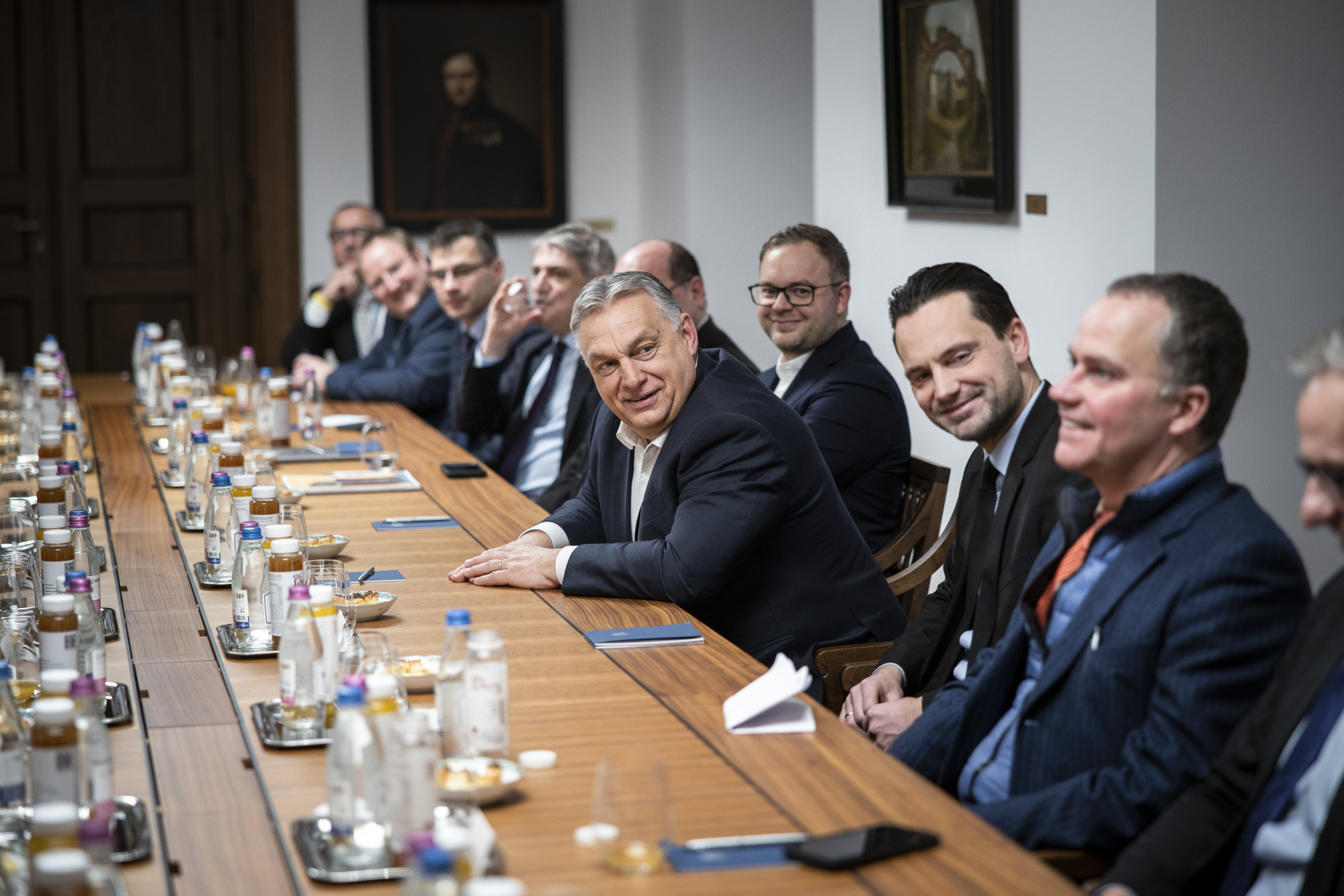 Az amerikai újságíró szerint Orbán csak viccelt az EU-ból való kilépéssel