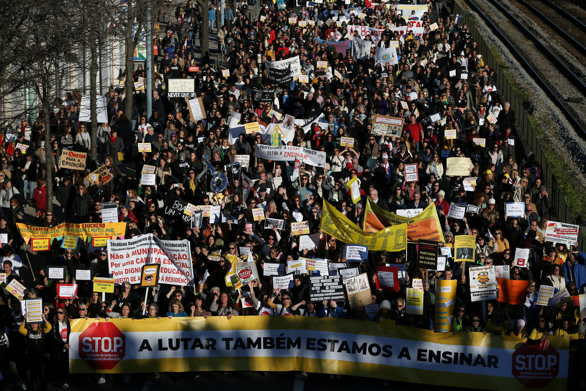 80 ezren tüntettek a tanárok fizetésemeléséért Lisszabonban