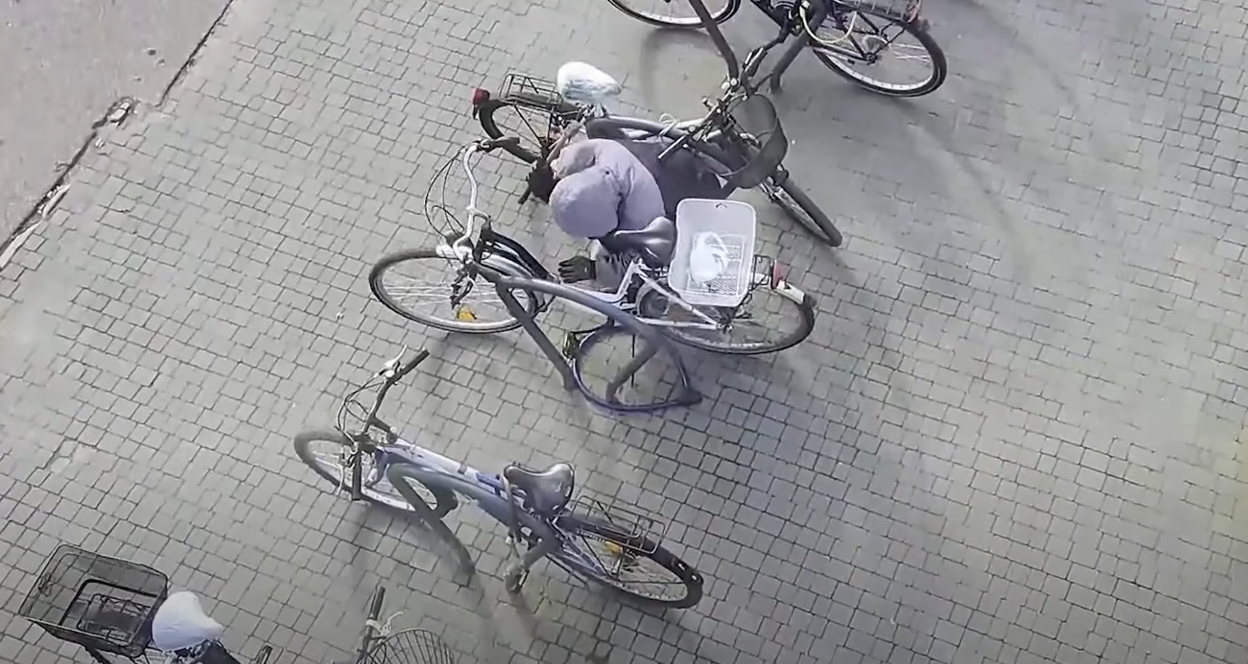 Baltával lopott biciklit egy férfi a XVIII. kerületben