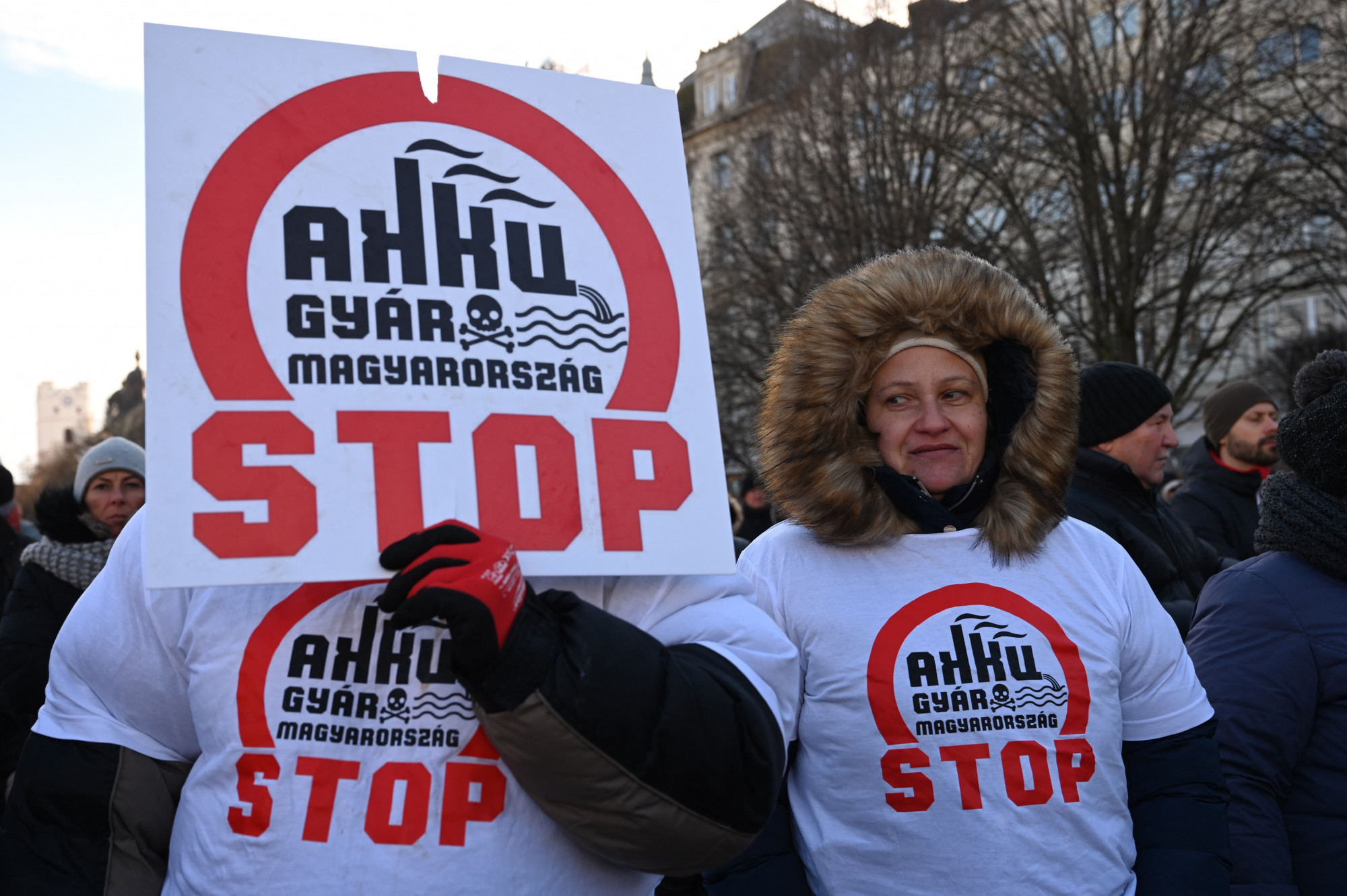 A Debrecenbe tervezett akkumulátorgyár ellen tüntetők 2022 februárjában