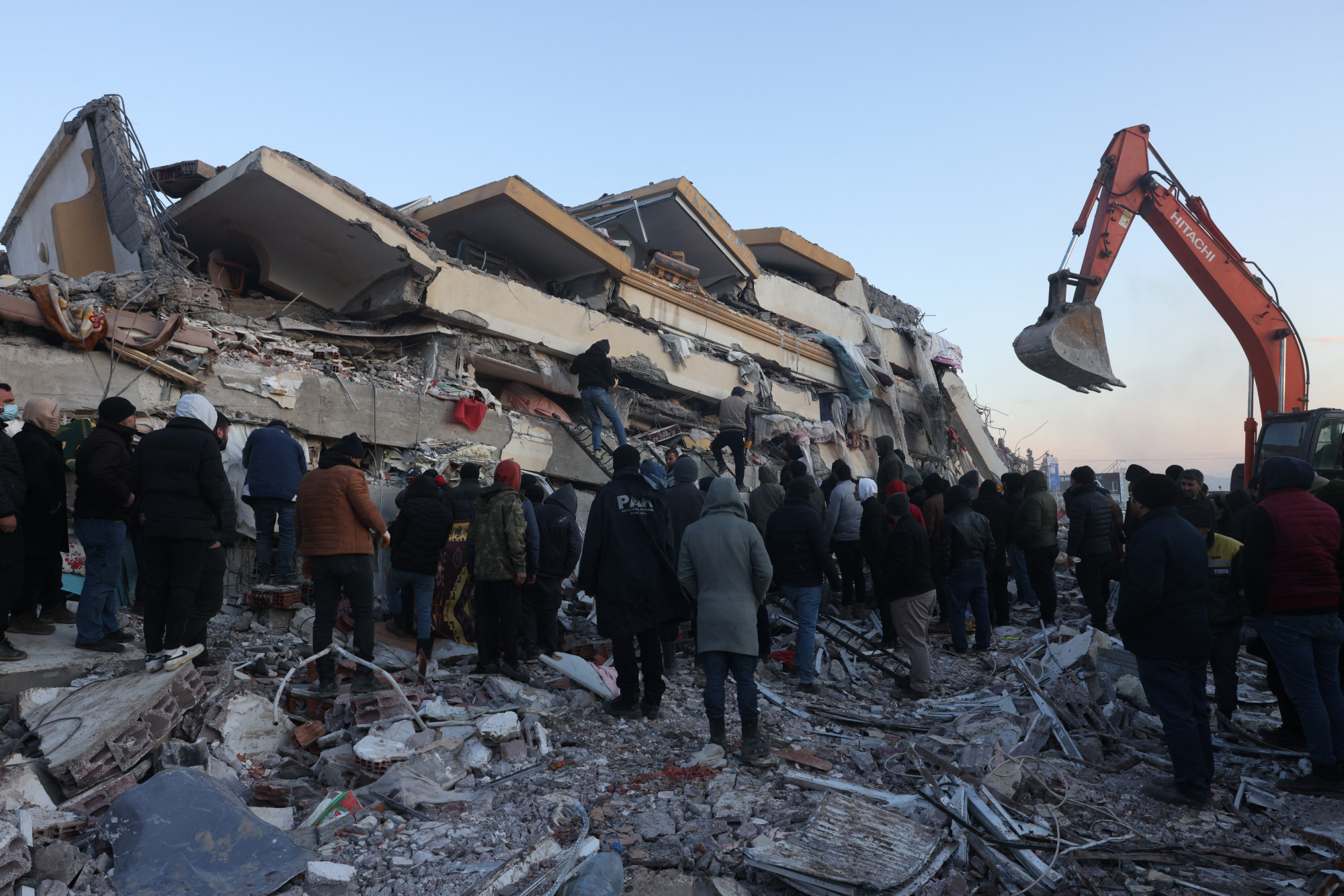 Pont ment a videó, amikor összeomlott a török lakóház