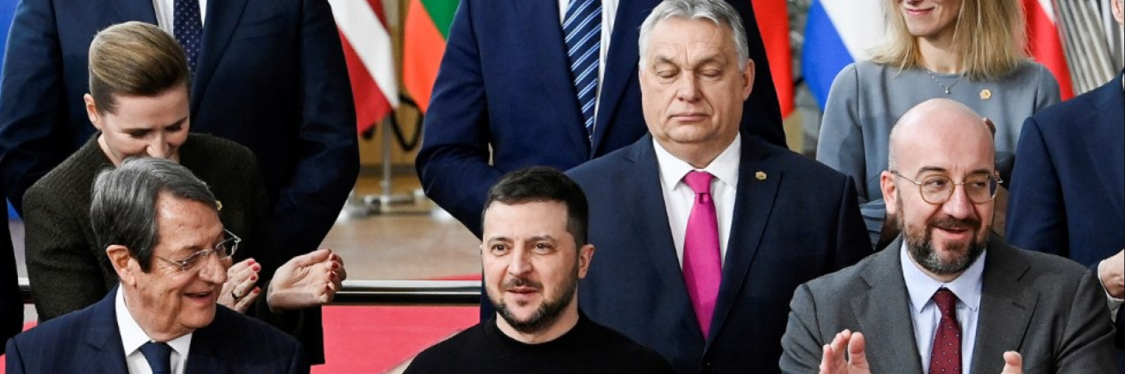 Orbán végül kezet fogott Zelenszkijjel