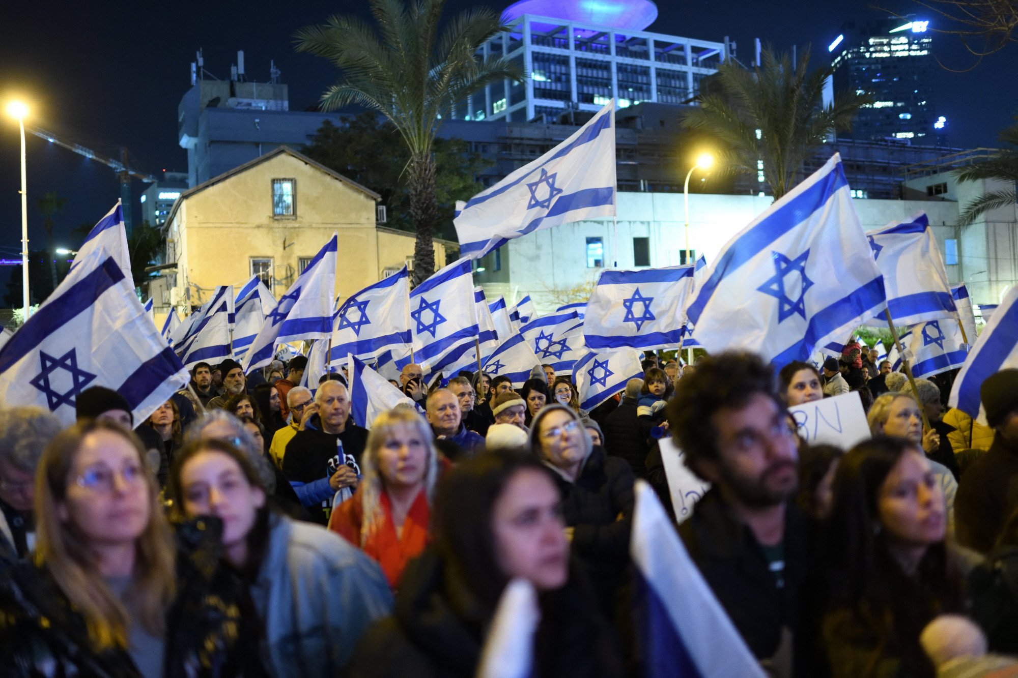 Izraeliek tízezrei tiltakoznak az igazságügyi reform ellen