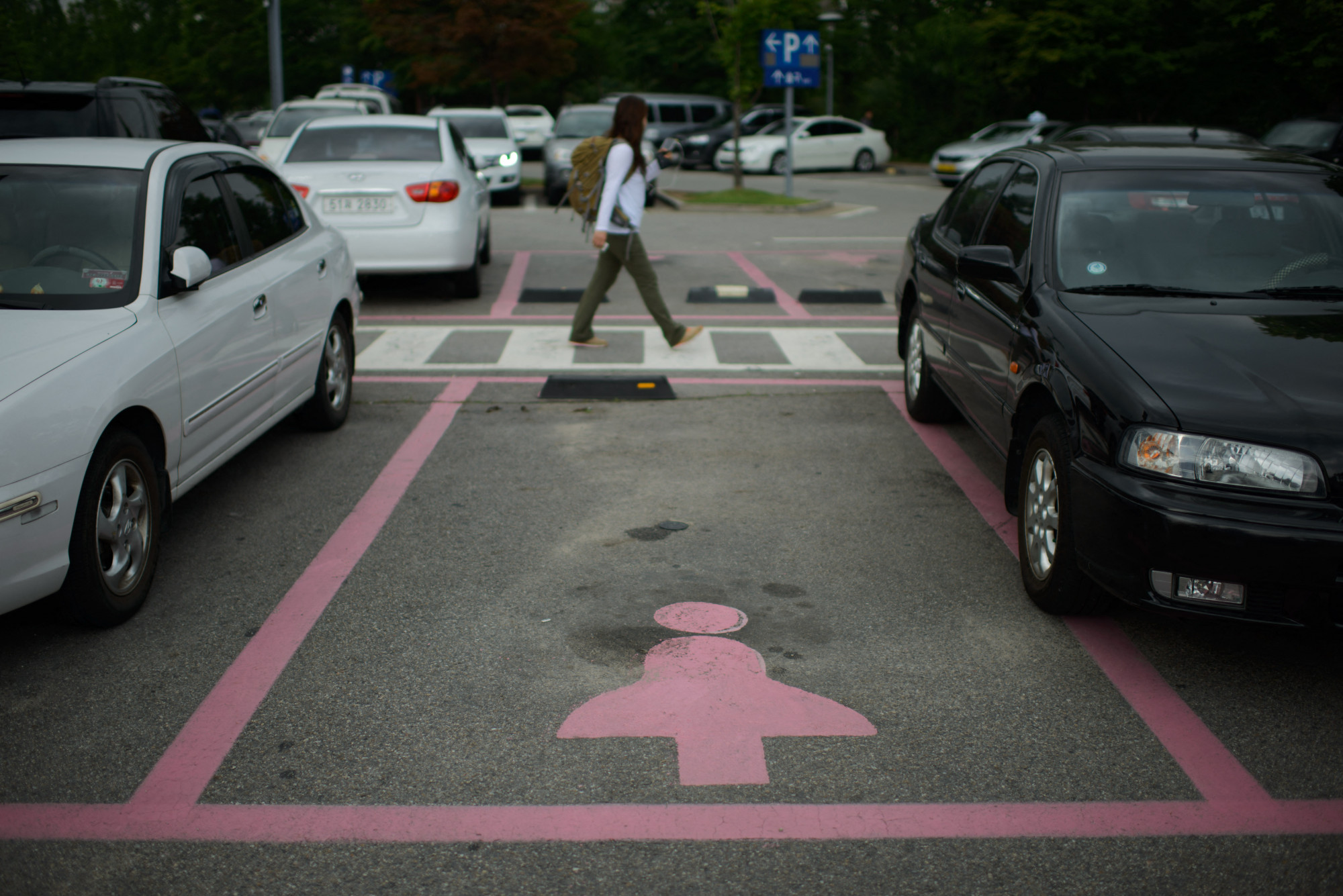 Megszüntetik a női parkolókat Szöulban