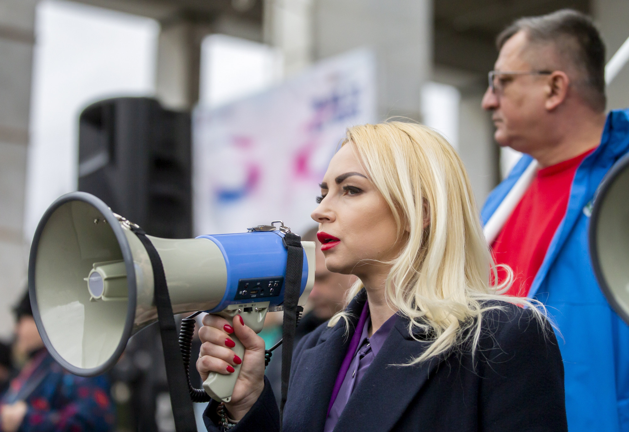 Marina Tauber, az ellenzéki, oroszbarát SOR Párt helyettes vezetője beszél az ország EU-s integrációját támogató Dorin Recean kormányfő vezette kabinet és Maia Sandu elnök elleni tüntetésen Chisinauban 2023. február 19-én.