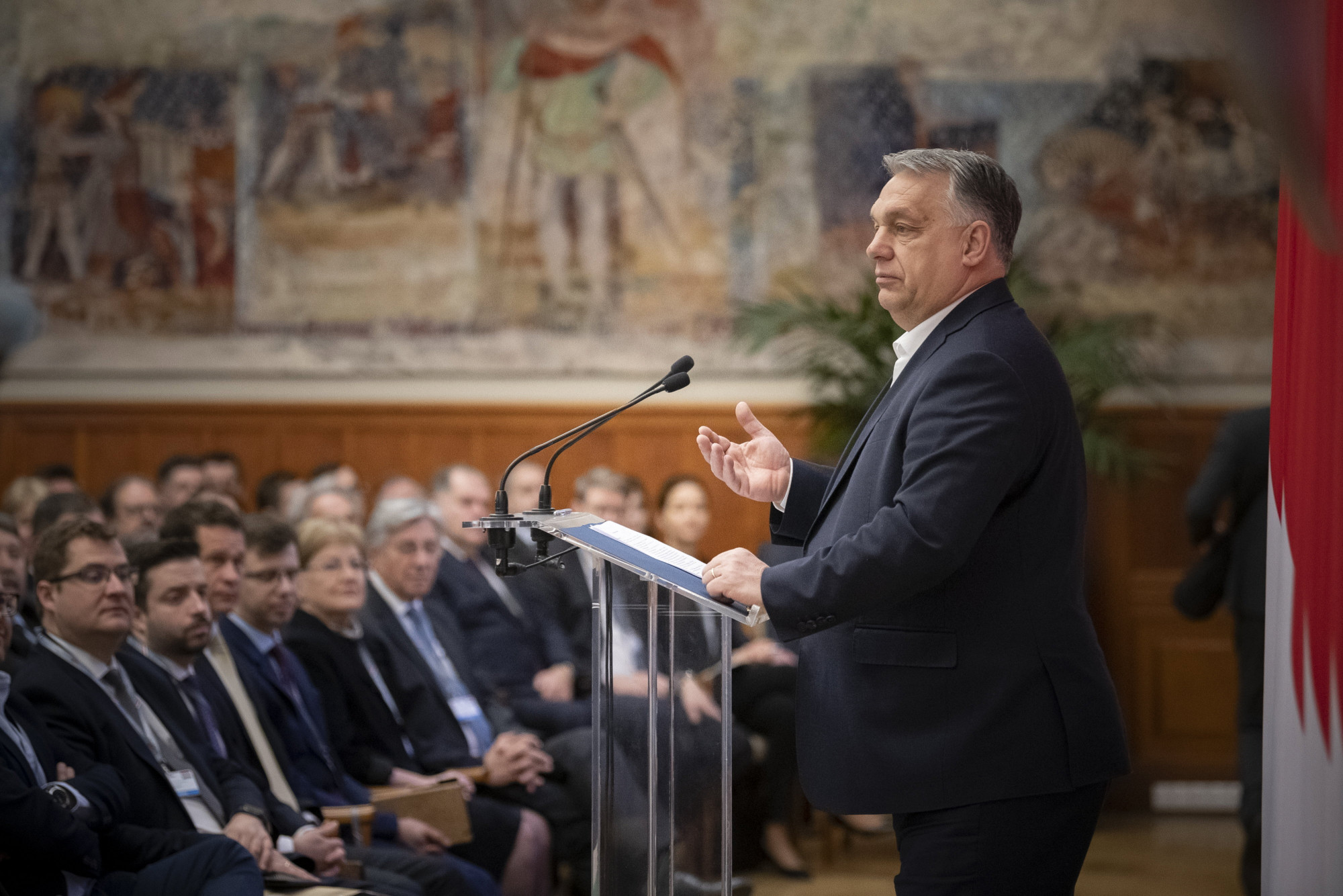 Orbán veszélyes évről beszélt a nagyköveteknek