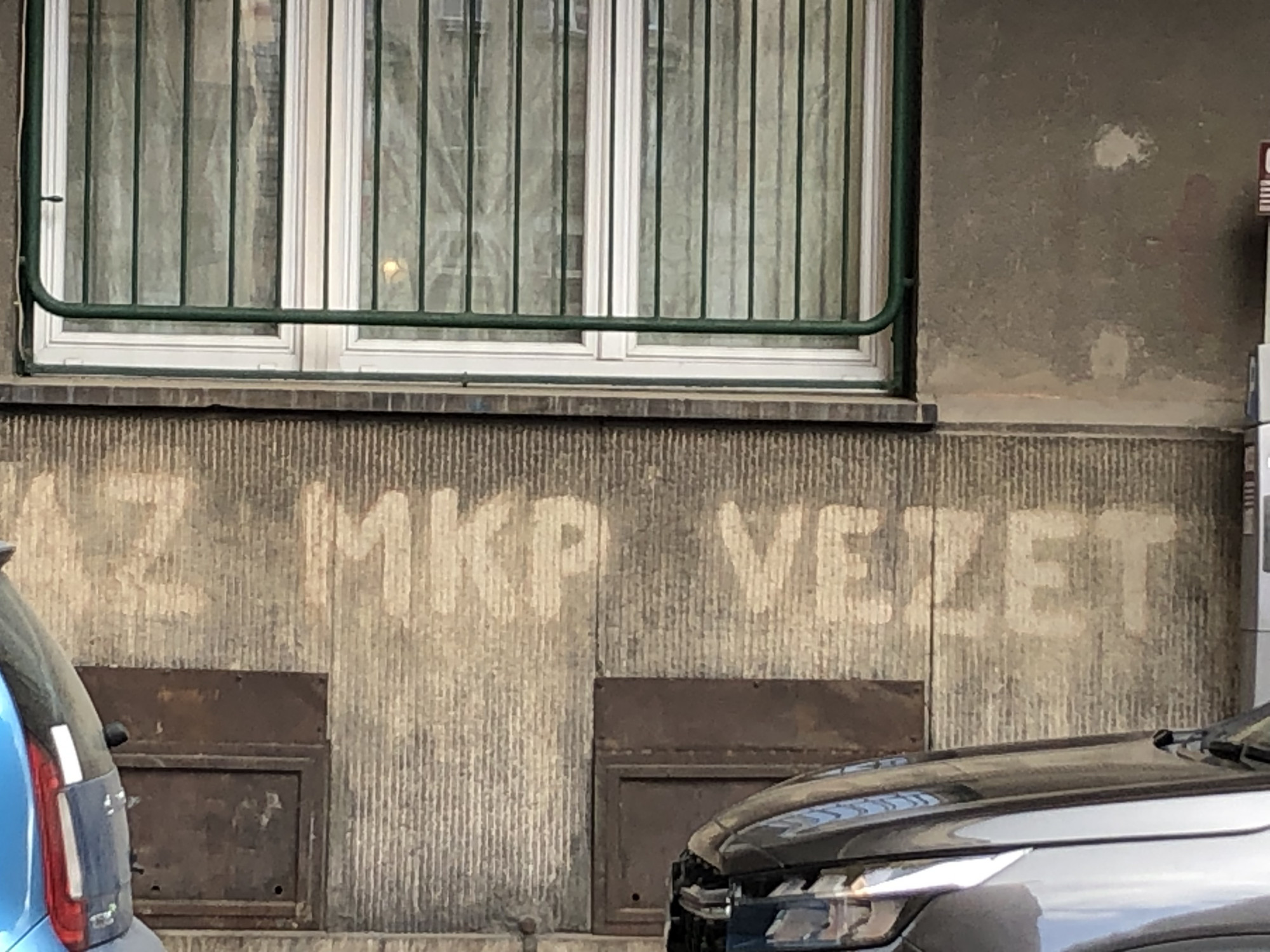 Megtaláltuk az ország talán legrégibb politikai graffitijét