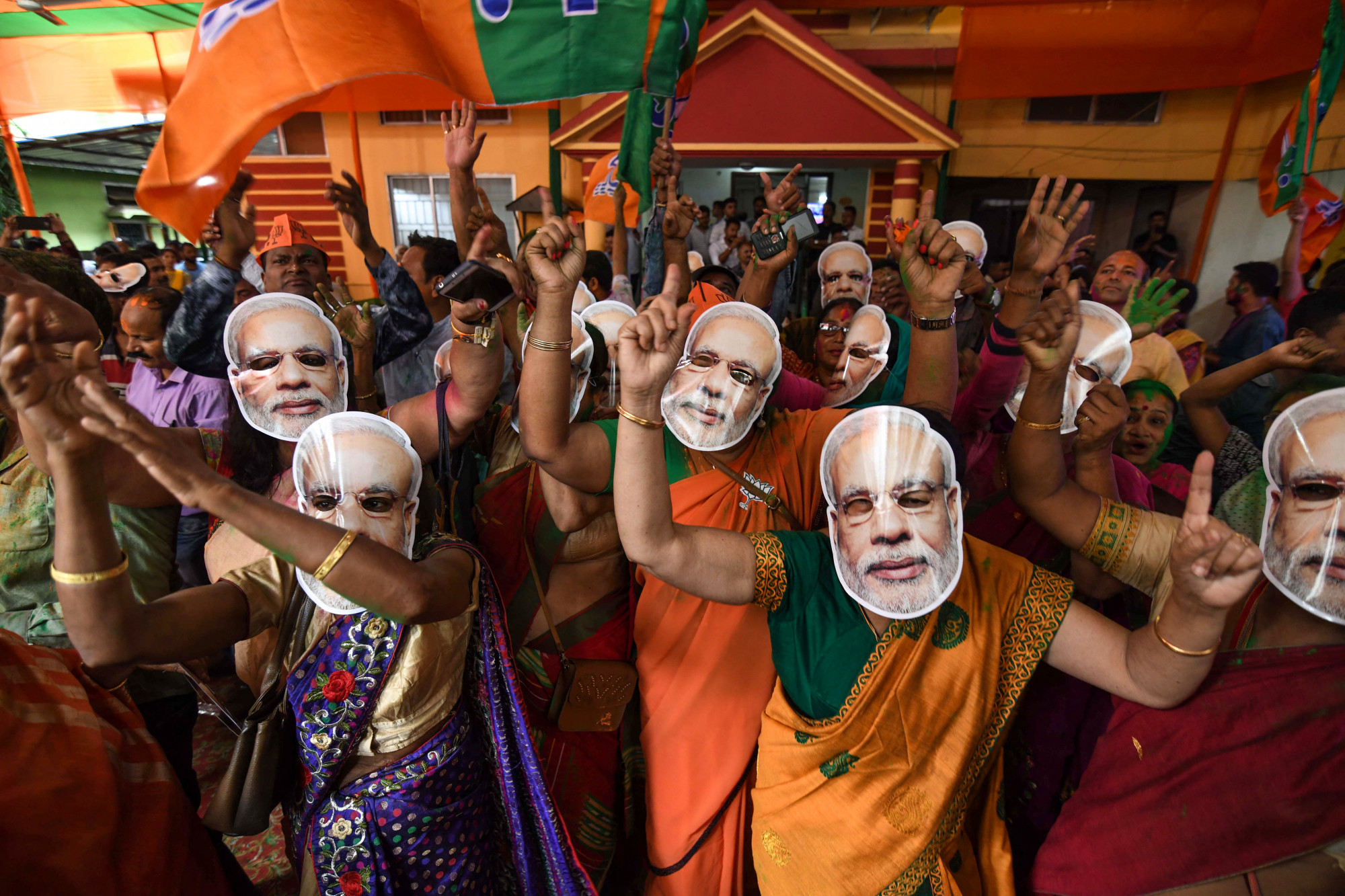 BJP-rajongók Modi-maszkban