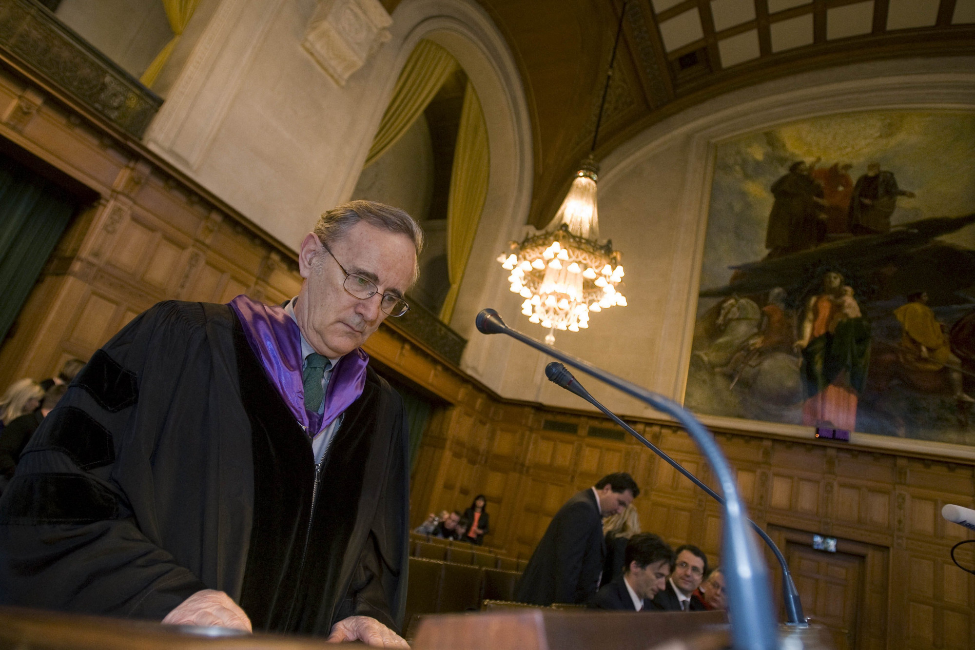 Várady Tibor 2008-ban a hágai Nemzetközi Bíróságon