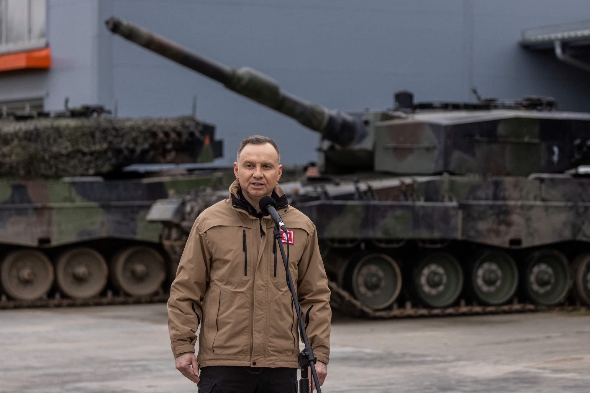 Lengyelország leszállította az első Leopard tankot Ukrajnának