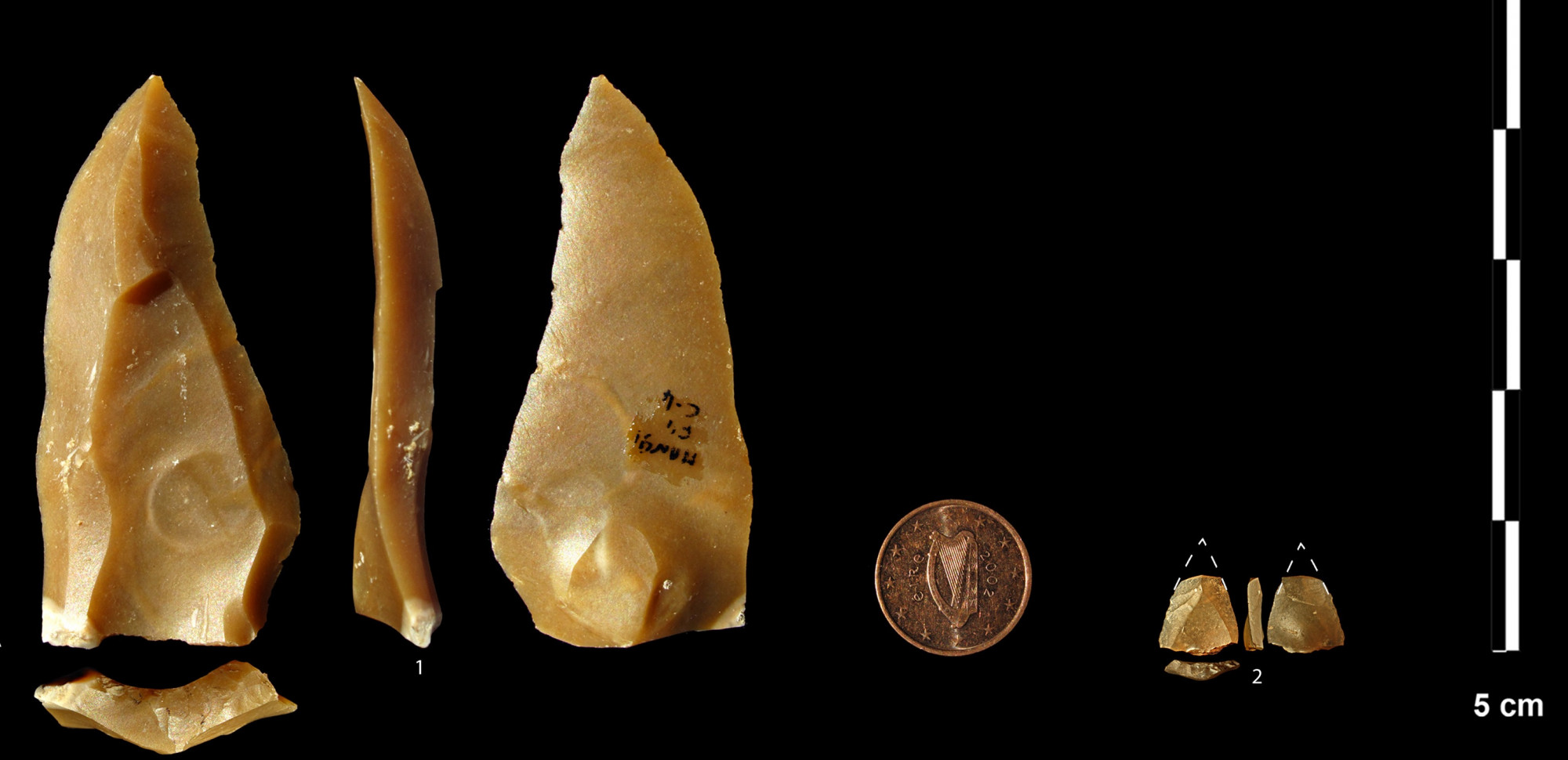 Átírják a történelmet a Franciaországban talált 54 ezer éves lándzsa- és nyílhegyek