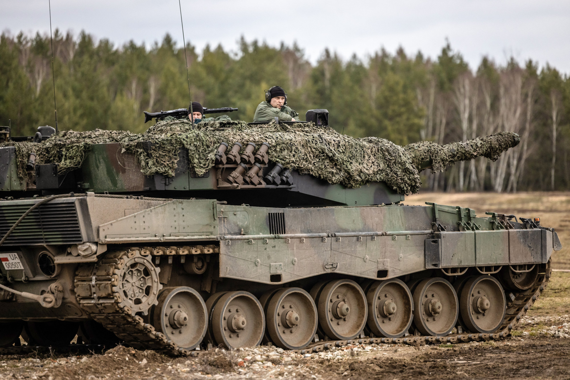 Úton vannak a kanadai Leopard 2-esek Ukrajnába
