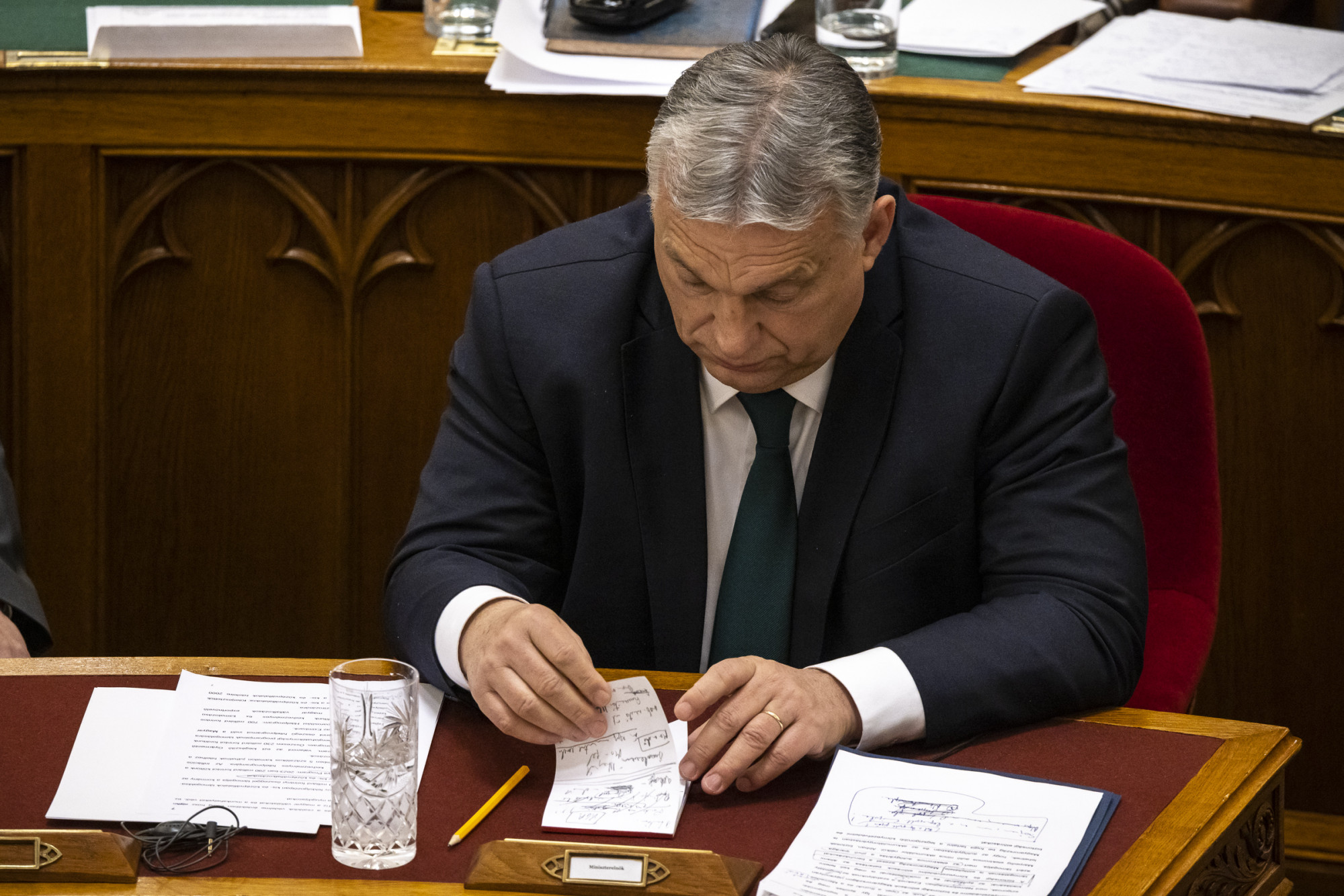 Havi másfél milliót kapnak Orbán tanácsadói