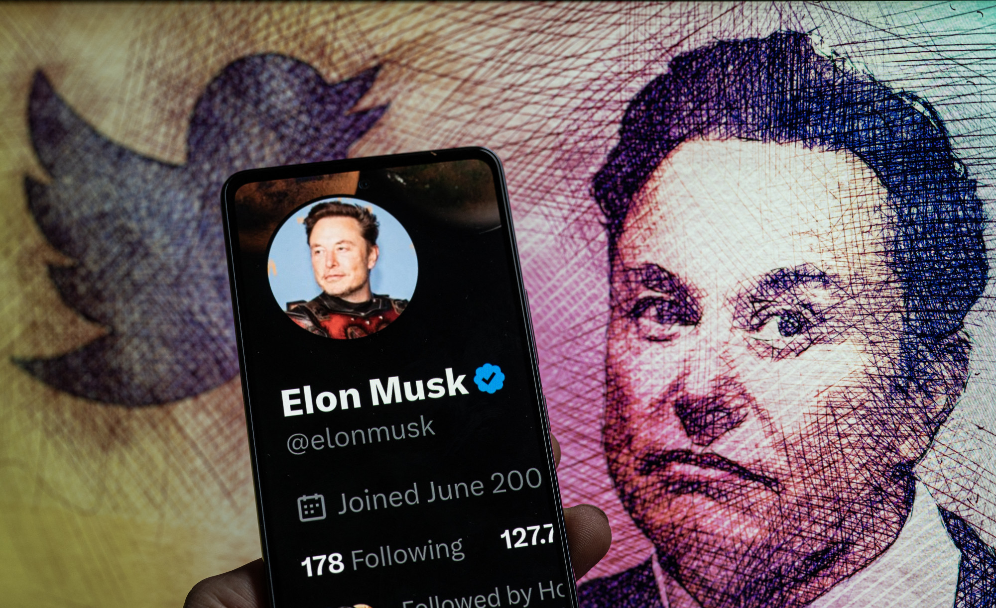 Felére csökkenhetett a Twitter értéke, mióta megérkezett Elon Musk