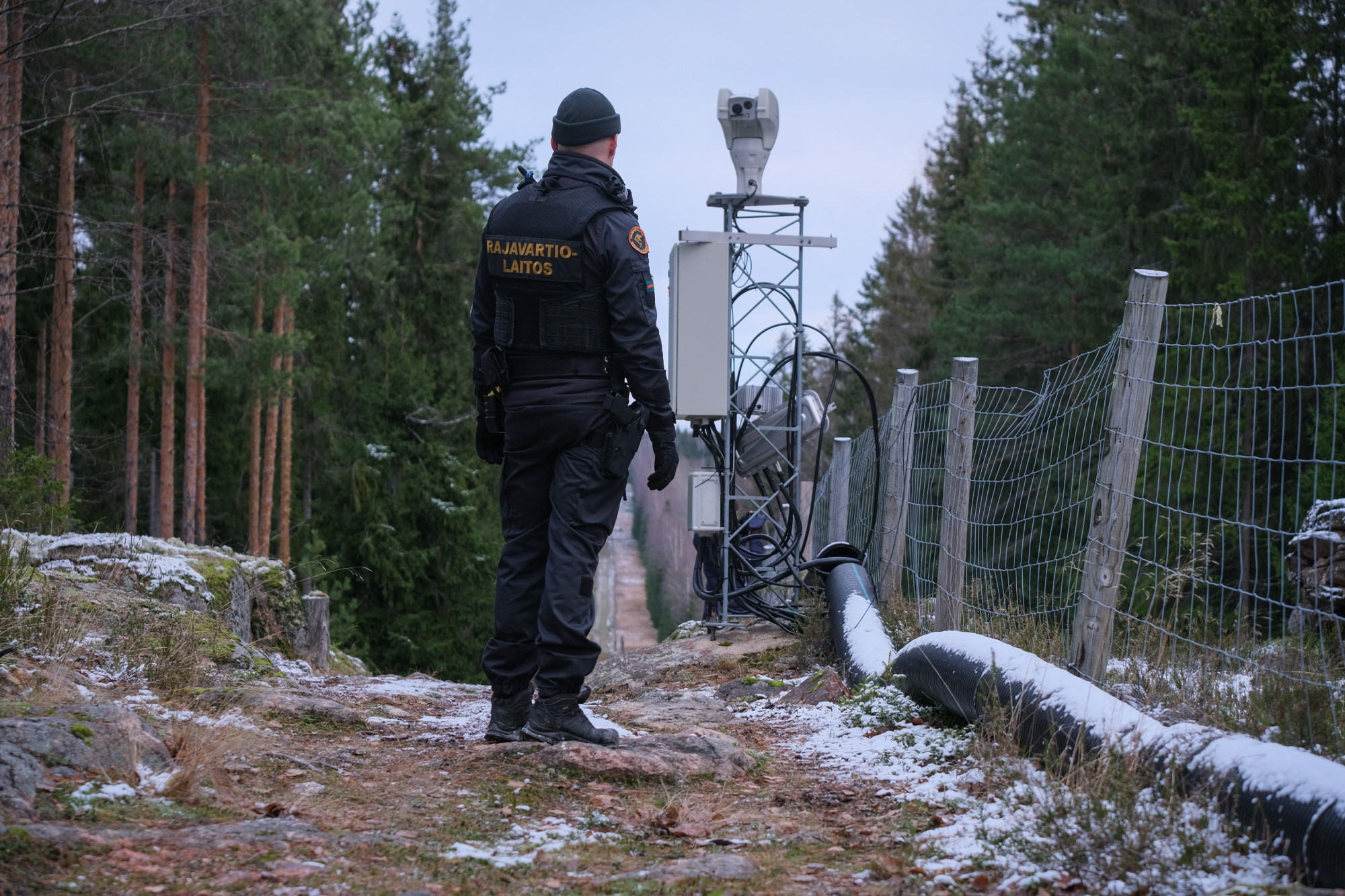 Finnország megkezdte a határkerítés építését az orosz határon