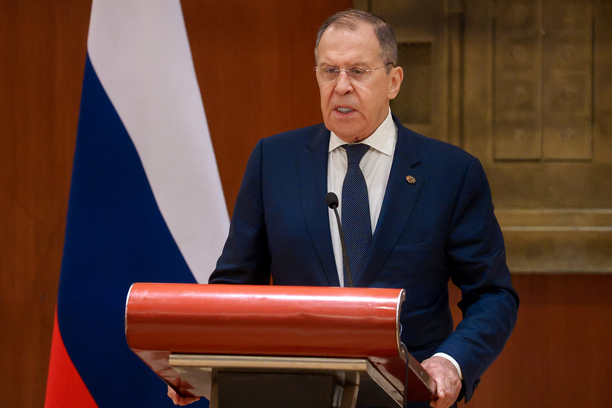 Lavrov szerint a szankciók miatt szenvednek az emberek