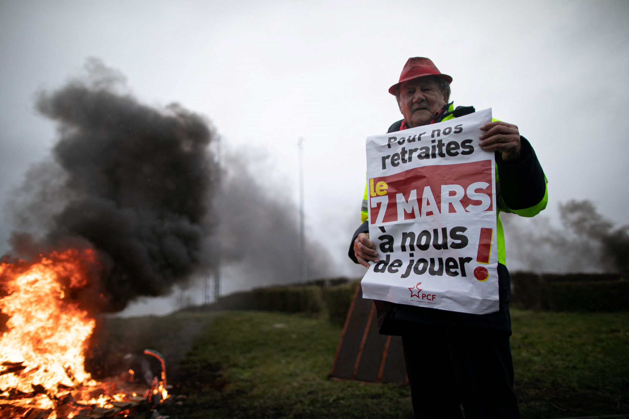 Több mint egymillióan sztrájkolnak Franciaországban, megbénult a közlekedés