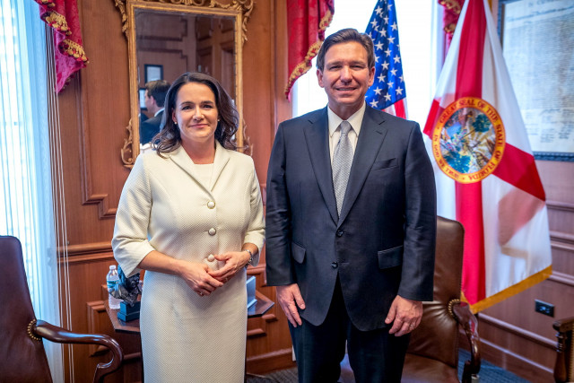 Novák Katalin és Ron DeSantis találkokozójukon Tallahasseeban. 